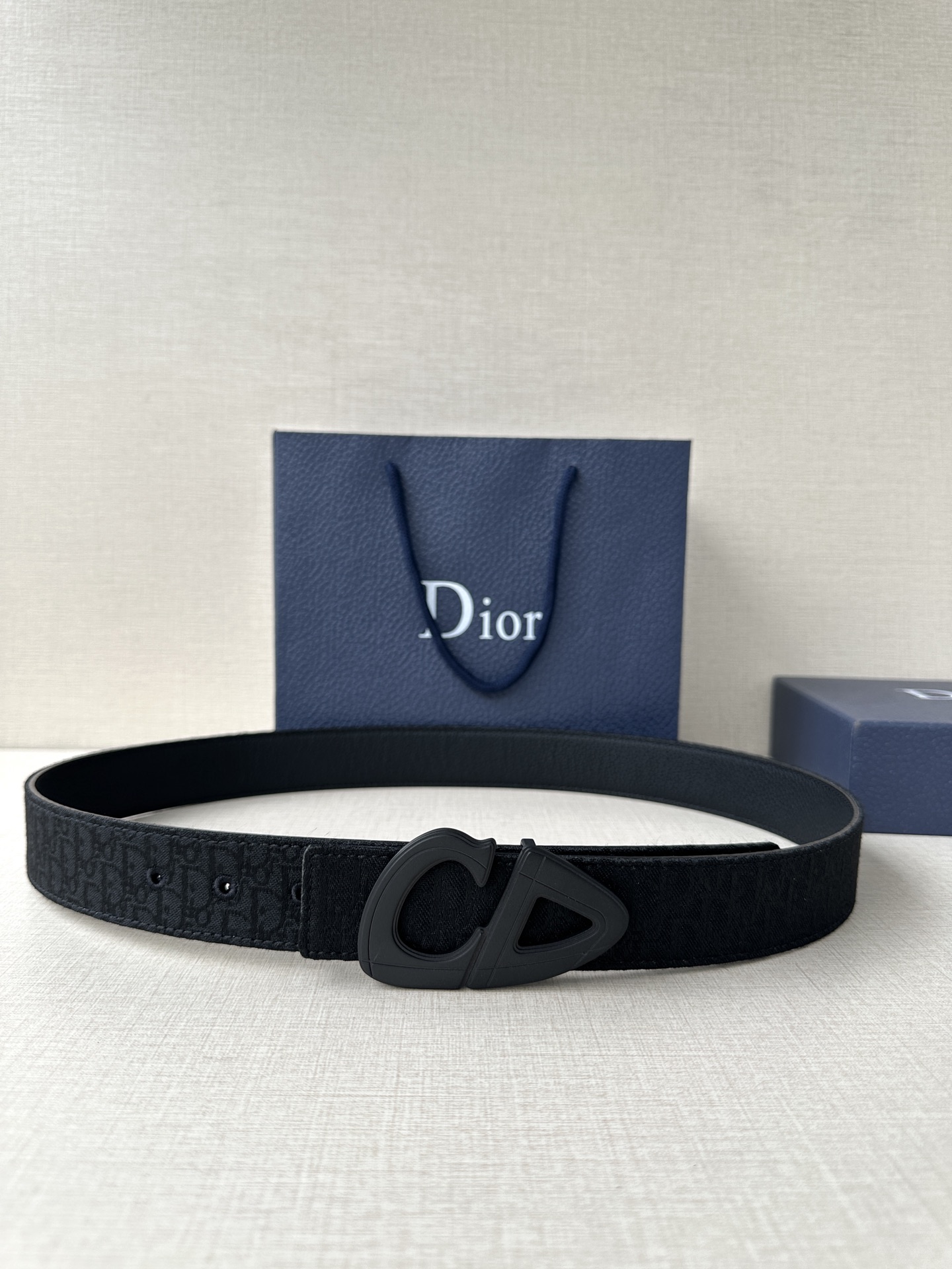 宽度3.5cm Dior 这款砂黑 金 白