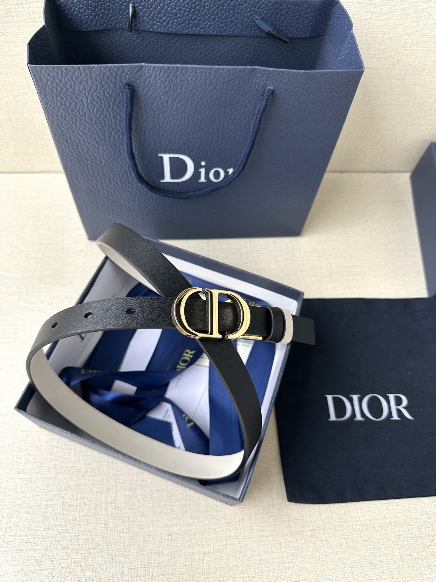 “Stylish 2.0 cm Dior Waistband Inspired by Reversible Handbag Mechanism” - 图片 6