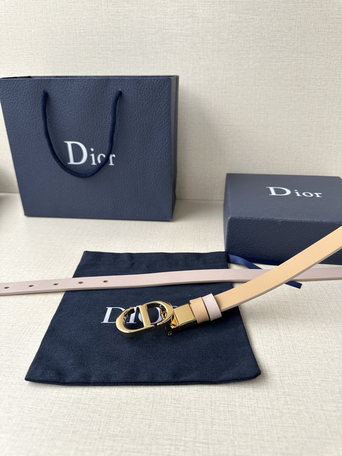 Fashion Inspiration: Dior Waistband with Reversible Design and Rotational Mechanism - 图片 8
