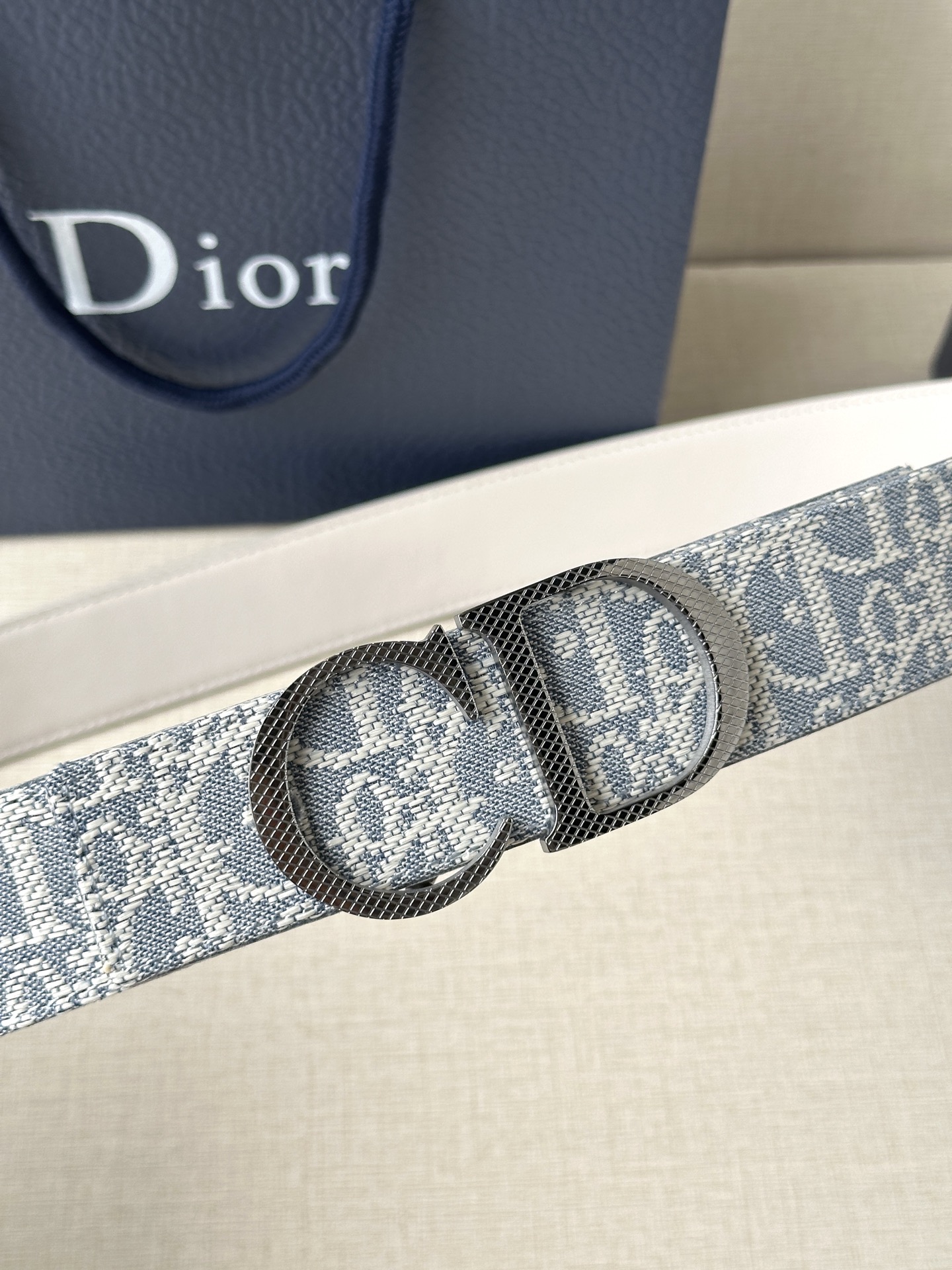 Authentic Dior Zidio Belt: Inspired by Rotational Handbag, Natural Smooth Leather - 图片 2