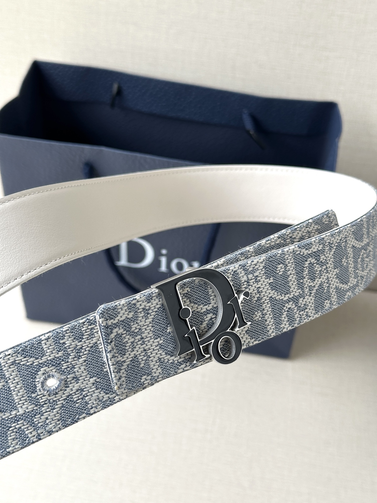 Authentic Dior Zidio Belt: Inspired by Emblematic Handbag, Rotational Mechanism, Natural Cattle Leather - 图片 3