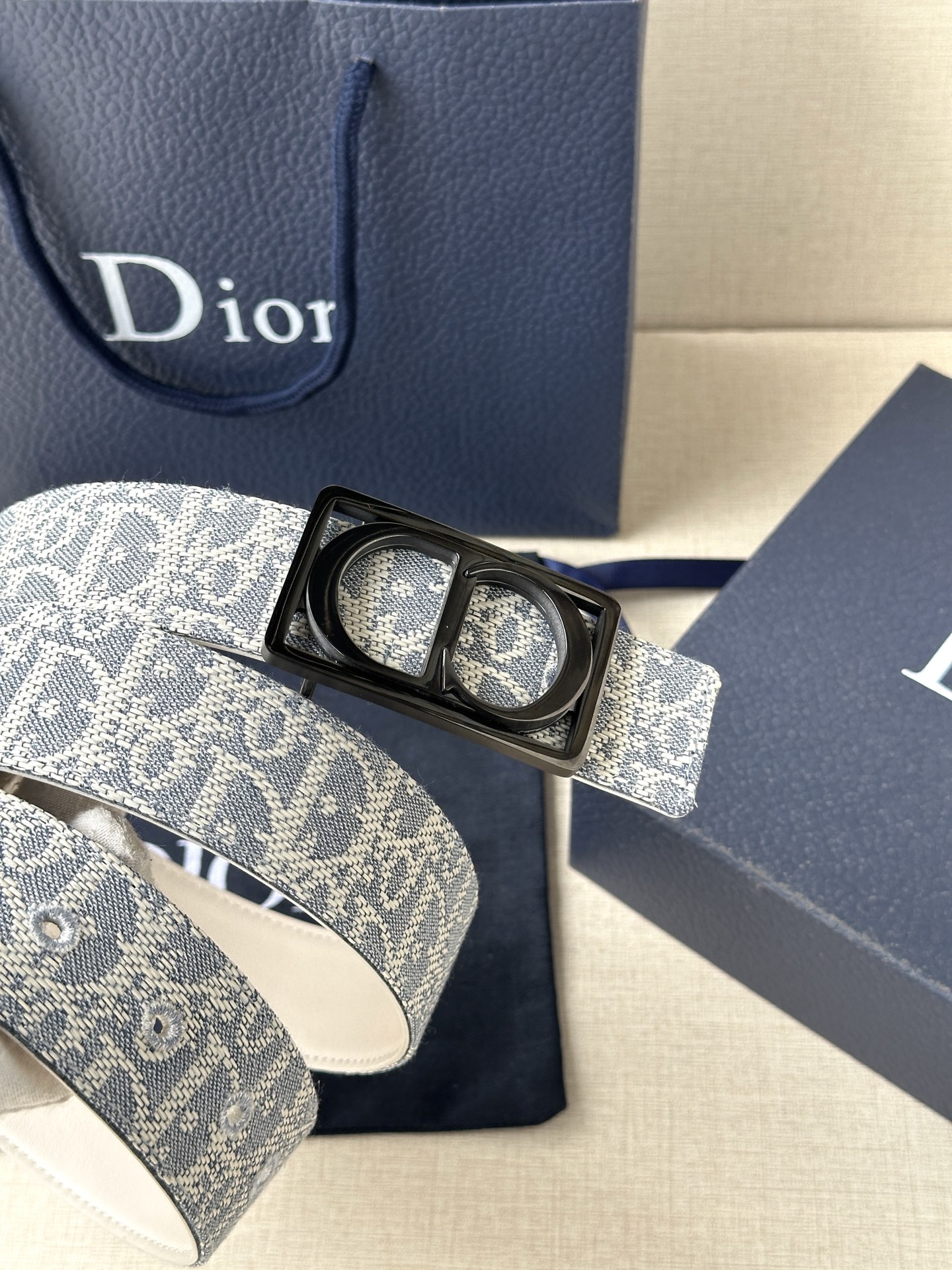 Authentic Dior Zidio Belt: Inspired by Rotational Mechanism of Handbag, Natural Smooth Cattle. - 图片 4
