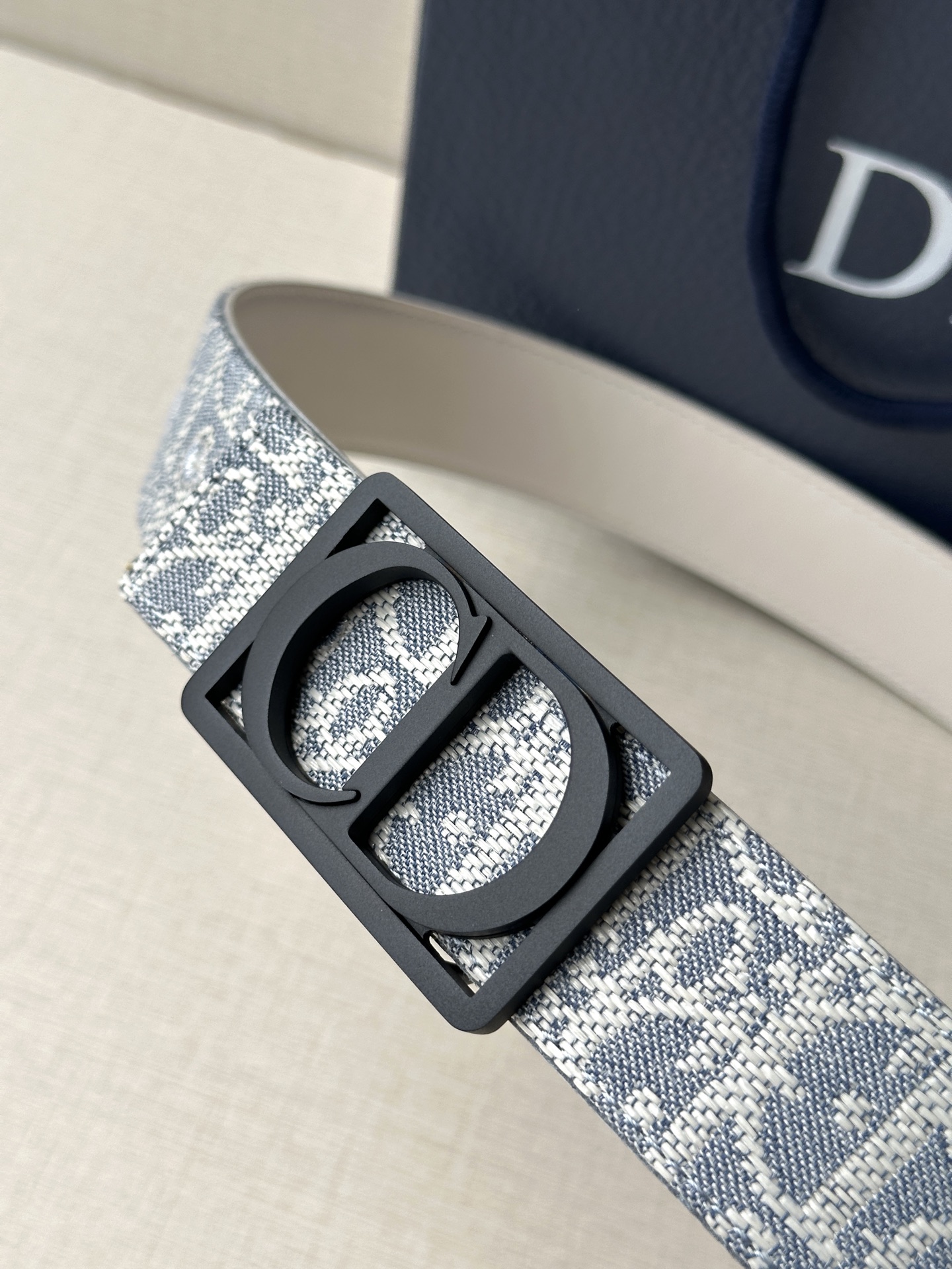 Authentic Dior Zidio Belt: Inspired by Rotational Mechanism of Handbag, Natural Smooth Cattle Material - 图片 2