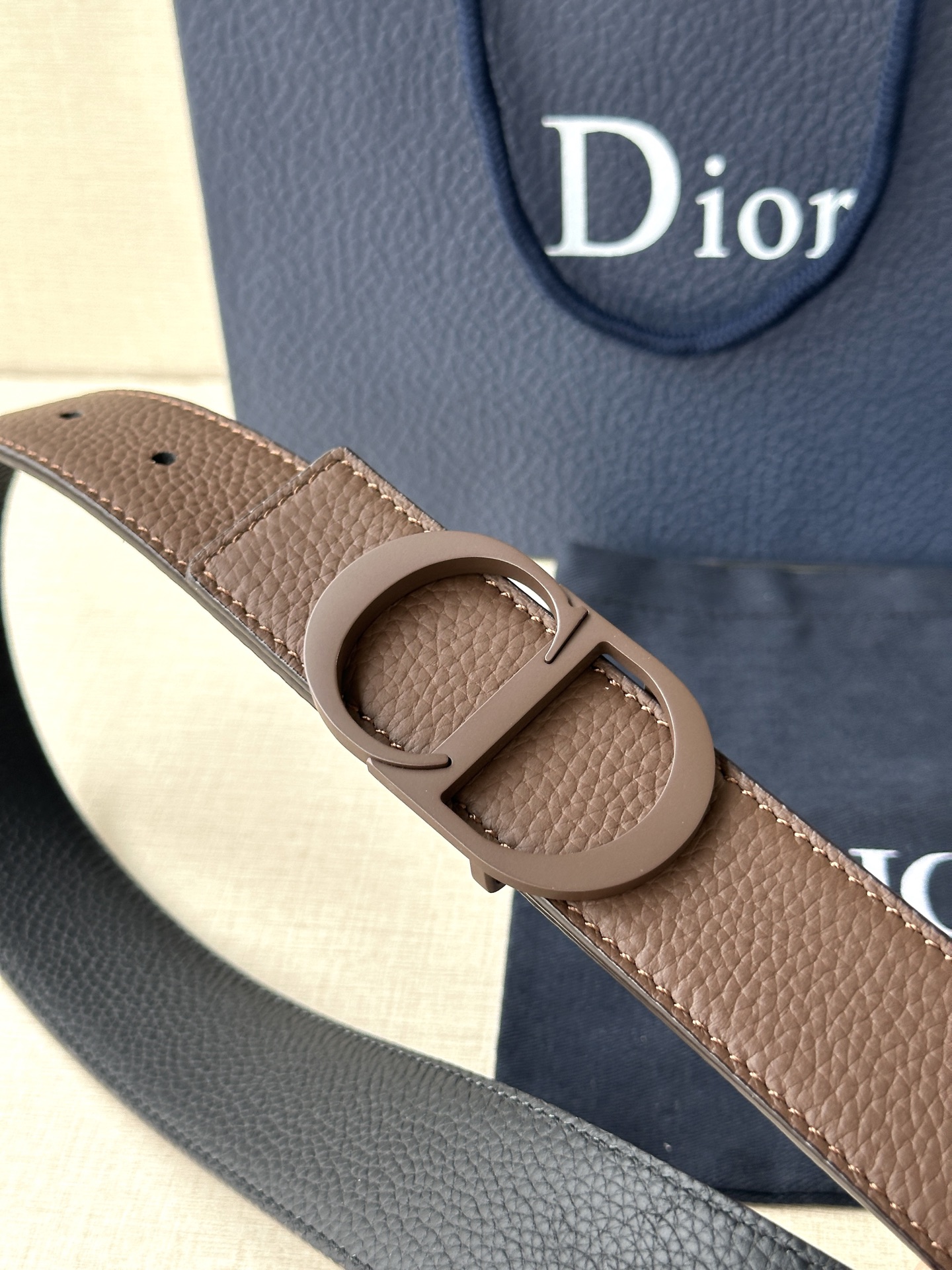 Real-Grade DIOR Belt: Elegant 3.5cm Width with CD Icon Logo & Stainless Steel Dummies - 图片 2