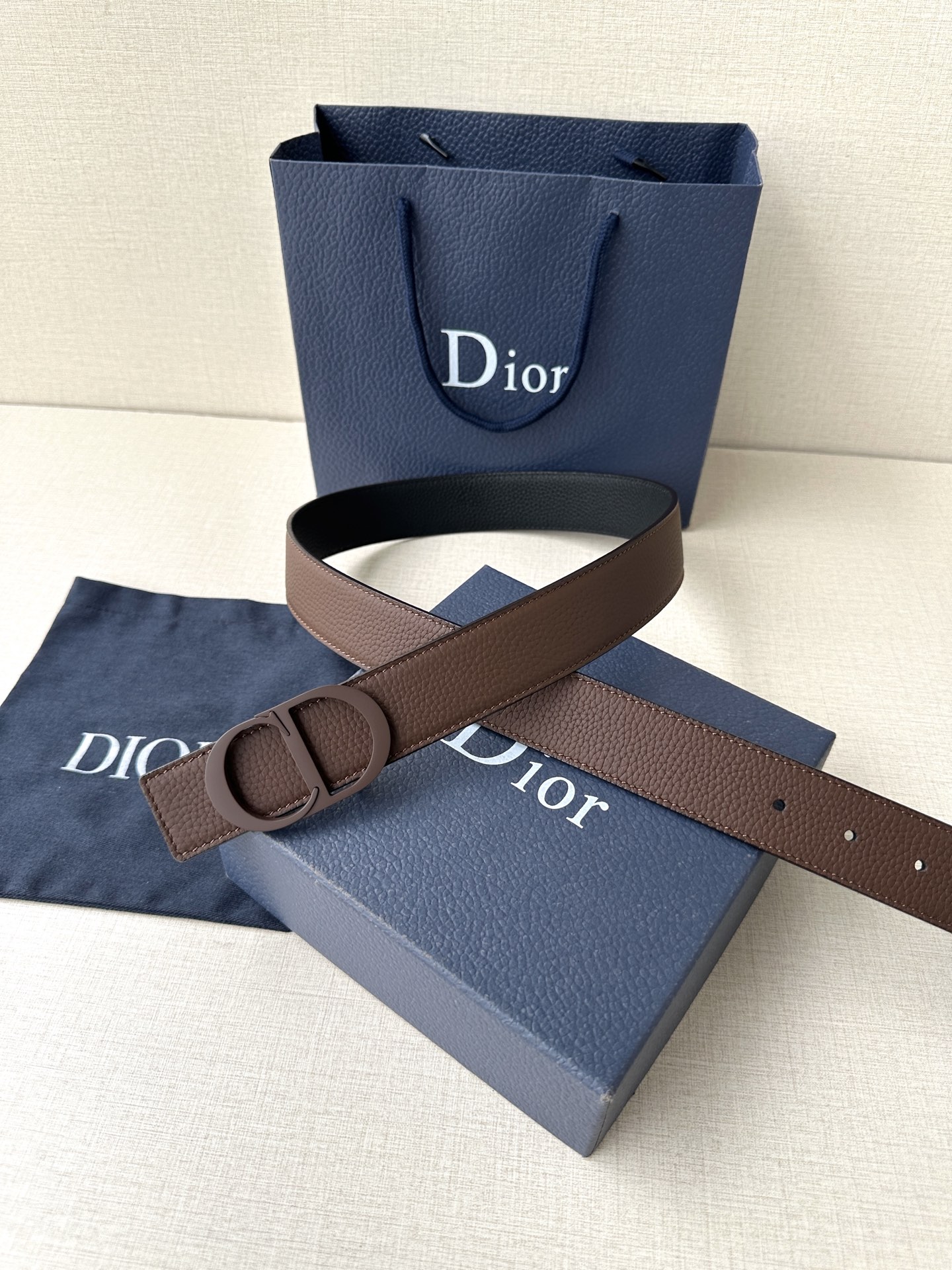 Real-Grade DIOR Belt: Elegant 3.5cm Width with CD Icon Logo & Stainless Steel Dummies - 图片 3