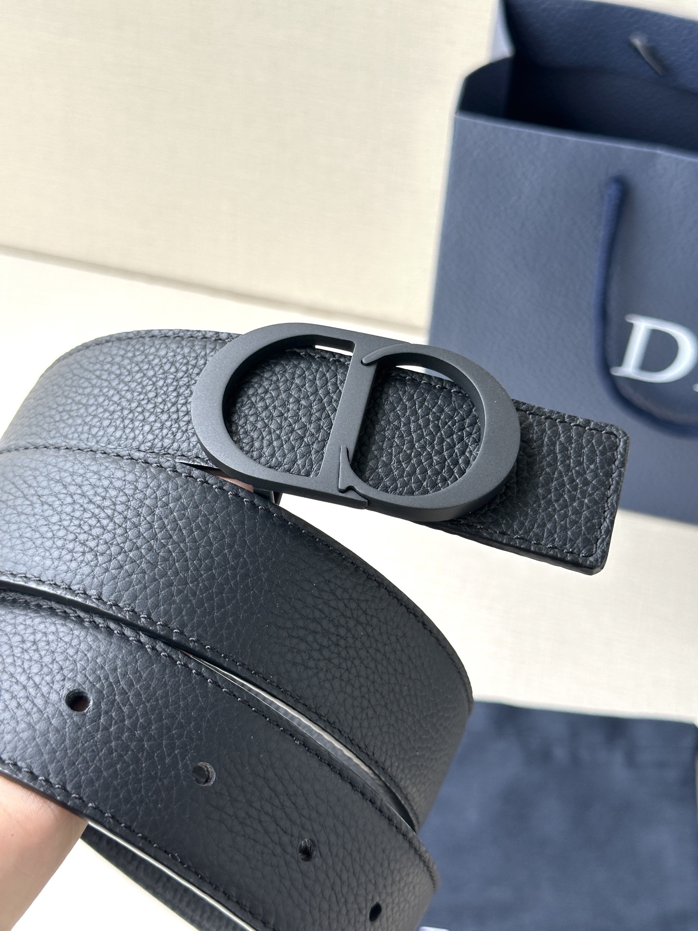 Real-Grade DIOR Belt: Elegant 3.5cm Width with CD Icon Logo, Stainless Steel Details - 图片 5