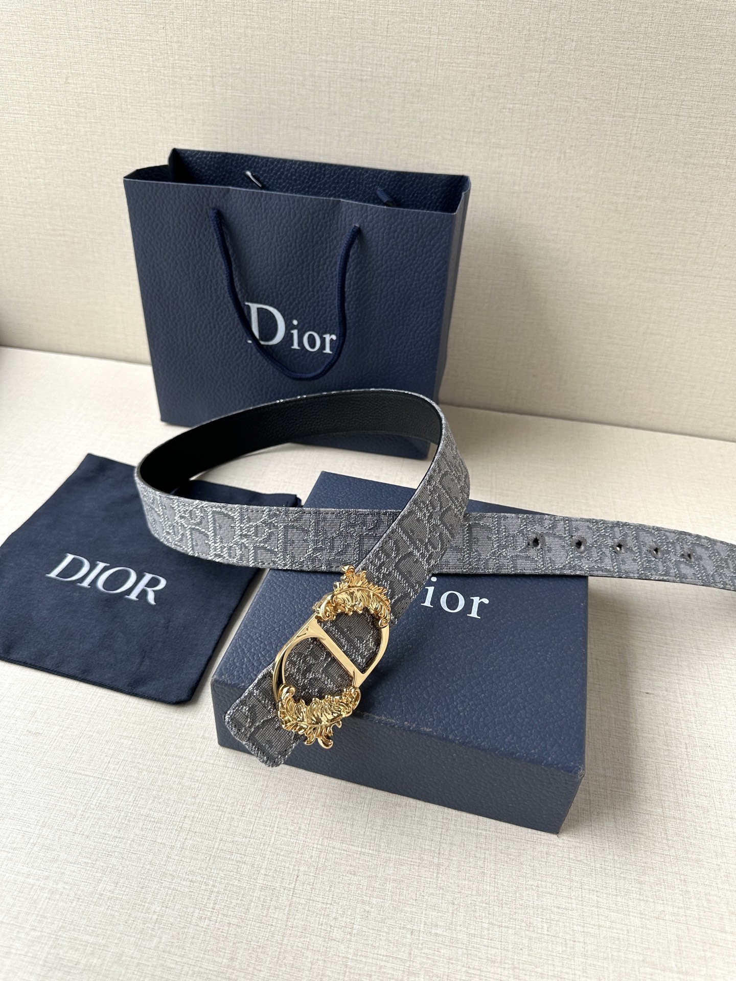 宽度3.5cm 这款 35 毫米双面腰带结合典雅气质与摩登风范-Chinese UA Cheap High Quatity Brand Clothes Bags handbags Sneakers wholesale wholesaler seller from China Factory suppliers Fashion Clothing Shoes best Quality Beautiful Price 宽度3.5cm 这款 35 毫米双面腰带结合典雅气质与摩登风范