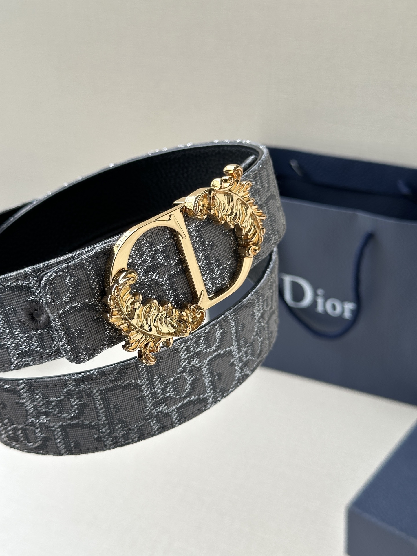 宽度3.5cm 这款 35 毫米双面腰带结合典雅气质与摩登风范-Chinese UA Cheap High Quatity Brand Clothes Bags handbags Sneakers wholesale wholesaler seller from China Factory suppliers Fashion Clothing Shoes best Quality Beautiful Price 宽度3.5cm 这款 35 毫米双面腰带结合典雅气质与摩登风范