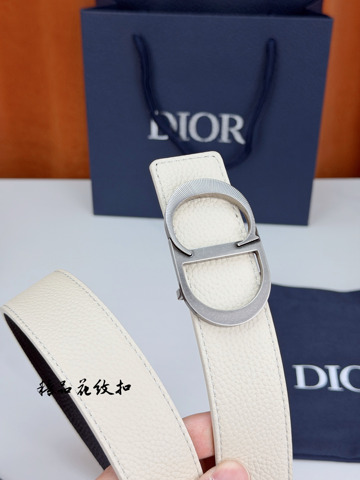 DIOR 宽度3.5CM不锈钢扣头 细腻纹理与冷峻金属碰撞 彰显奢华品质 时尚百搭永恒-Top High Quatity Cheap Sneakers Fashion Clothing Clothes Bags handbags Shoes of all Brand wholesale With The best Quality And Beautiful Price from China Factory Chinese suppliers wholesaler seller DIOR 宽度3.5CM不锈钢扣头 细腻纹理与冷峻金属碰撞 彰显奢华品质 时尚百搭永恒