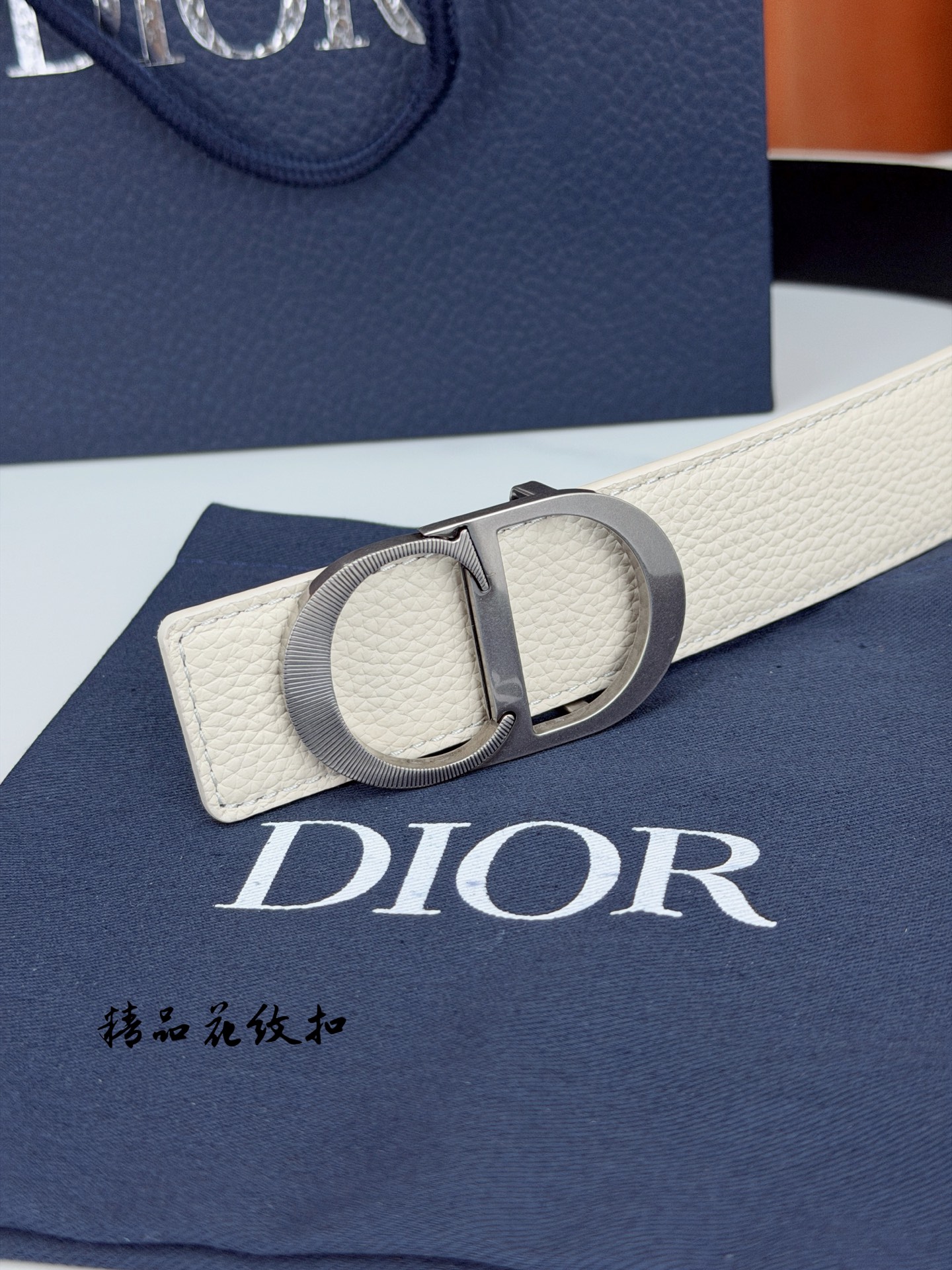 DIOR 宽度3.5CM不锈钢扣头 细腻纹理与冷峻金属碰撞 彰显奢华品质 时尚百搭永恒-Top High Quatity Cheap Sneakers Fashion Clothing Clothes Bags handbags Shoes of all Brand wholesale With The best Quality And Beautiful Price from China Factory Chinese suppliers wholesaler seller DIOR 宽度3.5CM不锈钢扣头 细腻纹理与冷峻金属碰撞 彰显奢华品质 时尚百搭永恒