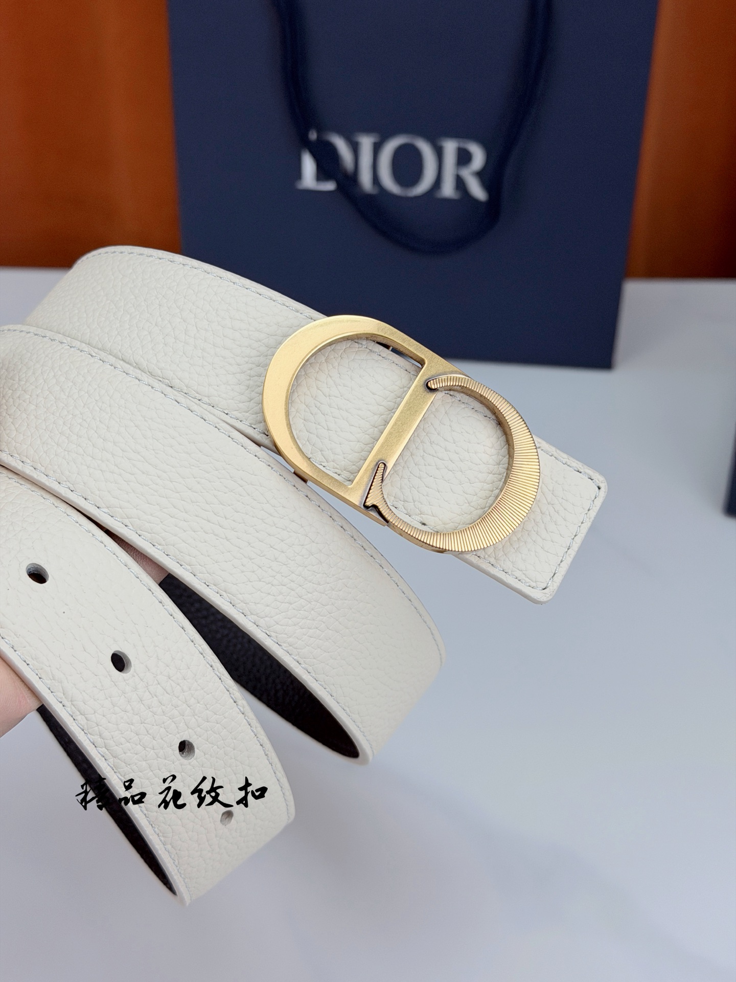 DIOR 宽度3.5CM不锈钢扣头 细腻纹理与冷峻金属碰撞 彰显奢华品质 时尚百搭永恒-Top High Quatity Cheap Sneakers Fashion Clothing Clothes Bags handbags Shoes of all Brand wholesale With The best Quality And Beautiful Price from China Factory Chinese suppliers wholesaler seller DIOR 宽度3.5CM不锈钢扣头 细腻纹理与冷峻金属碰撞 彰显奢华品质 时尚百搭永恒