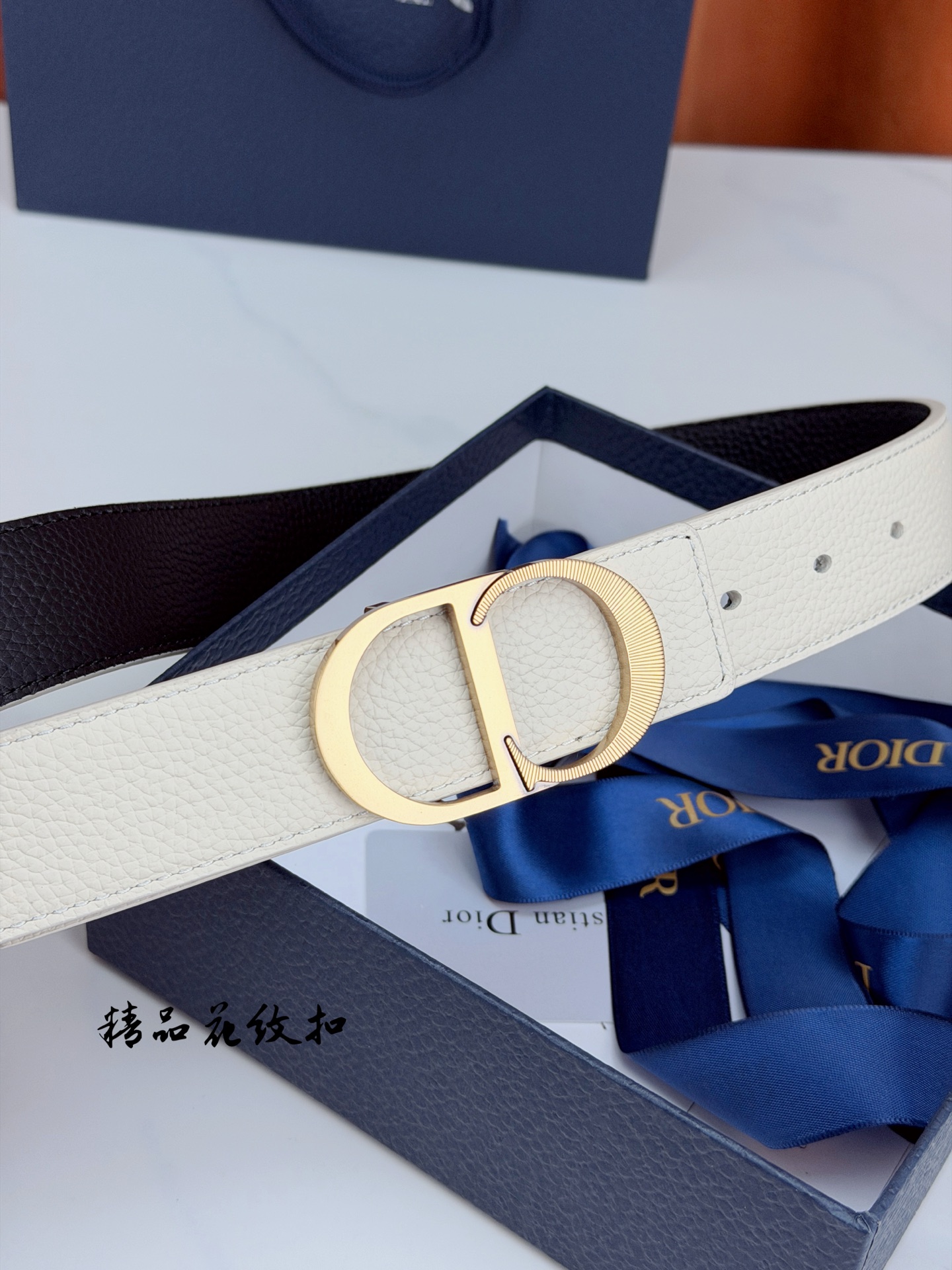 DIOR 宽度3.5CM不锈钢扣头 细腻纹理与冷峻金属碰撞 彰显奢华品质 时尚百搭永恒-Top High Quatity Cheap Sneakers Fashion Clothing Clothes Bags handbags Shoes of all Brand wholesale With The best Quality And Beautiful Price from China Factory Chinese suppliers wholesaler seller DIOR 宽度3.5CM不锈钢扣头 细腻纹理与冷峻金属碰撞 彰显奢华品质 时尚百搭永恒