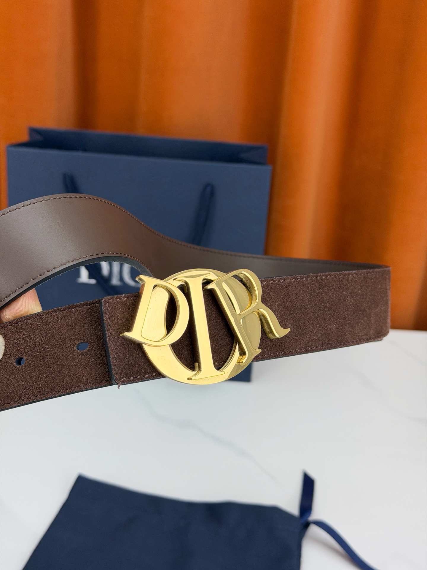 宽度3.5cm 这款腰带扣是Dior新款单品，延续经典设计，采用“CD Icon”标志造型，以不锈钢切面