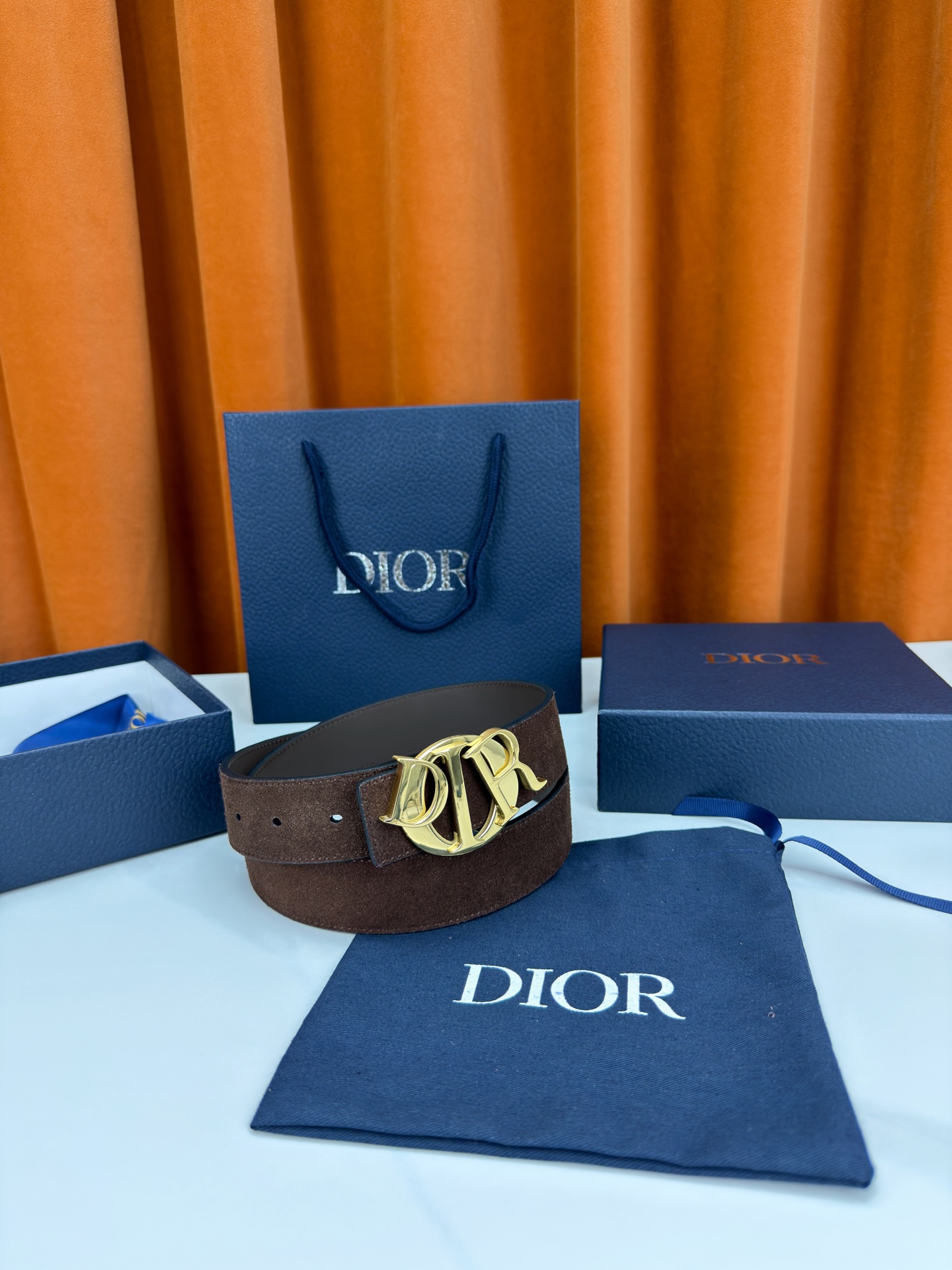 宽度3.5cm 这款腰带扣是Dior新款单品，延续经典设计，采用“CD Icon”标志造型，以不锈钢切面