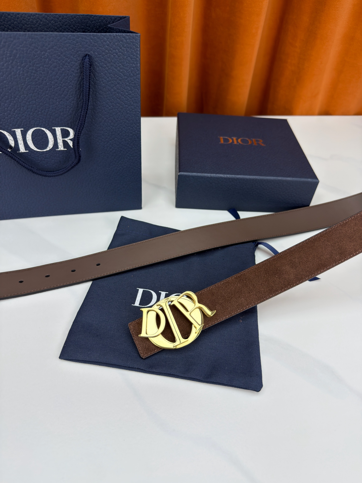 宽度3.5cm 这款腰带扣是Dior新款单品，延续经典设计，采用“CD Icon”标志造型，以不锈钢切面