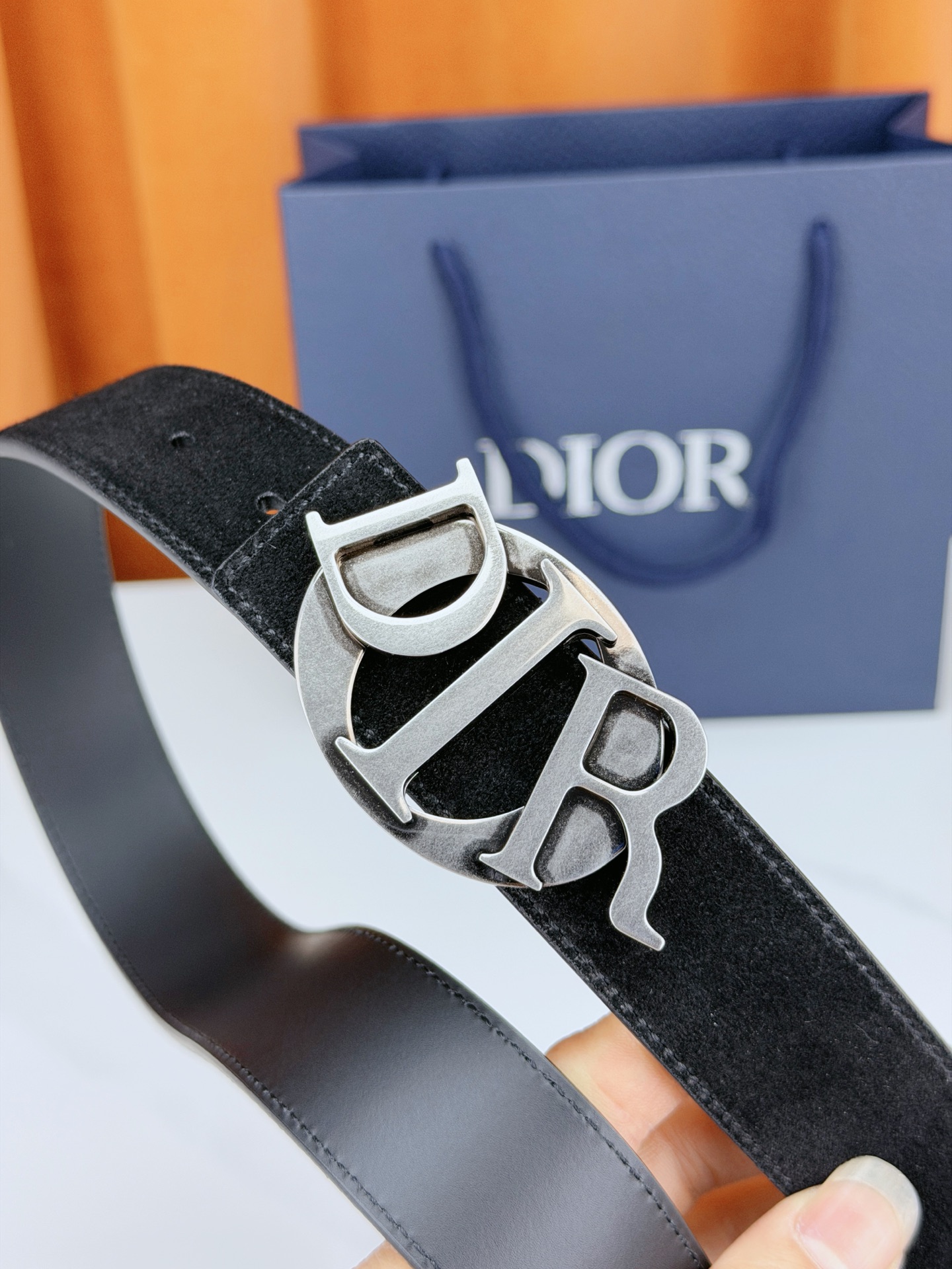 宽度3.5cm 这款腰带扣是Dior新款单品