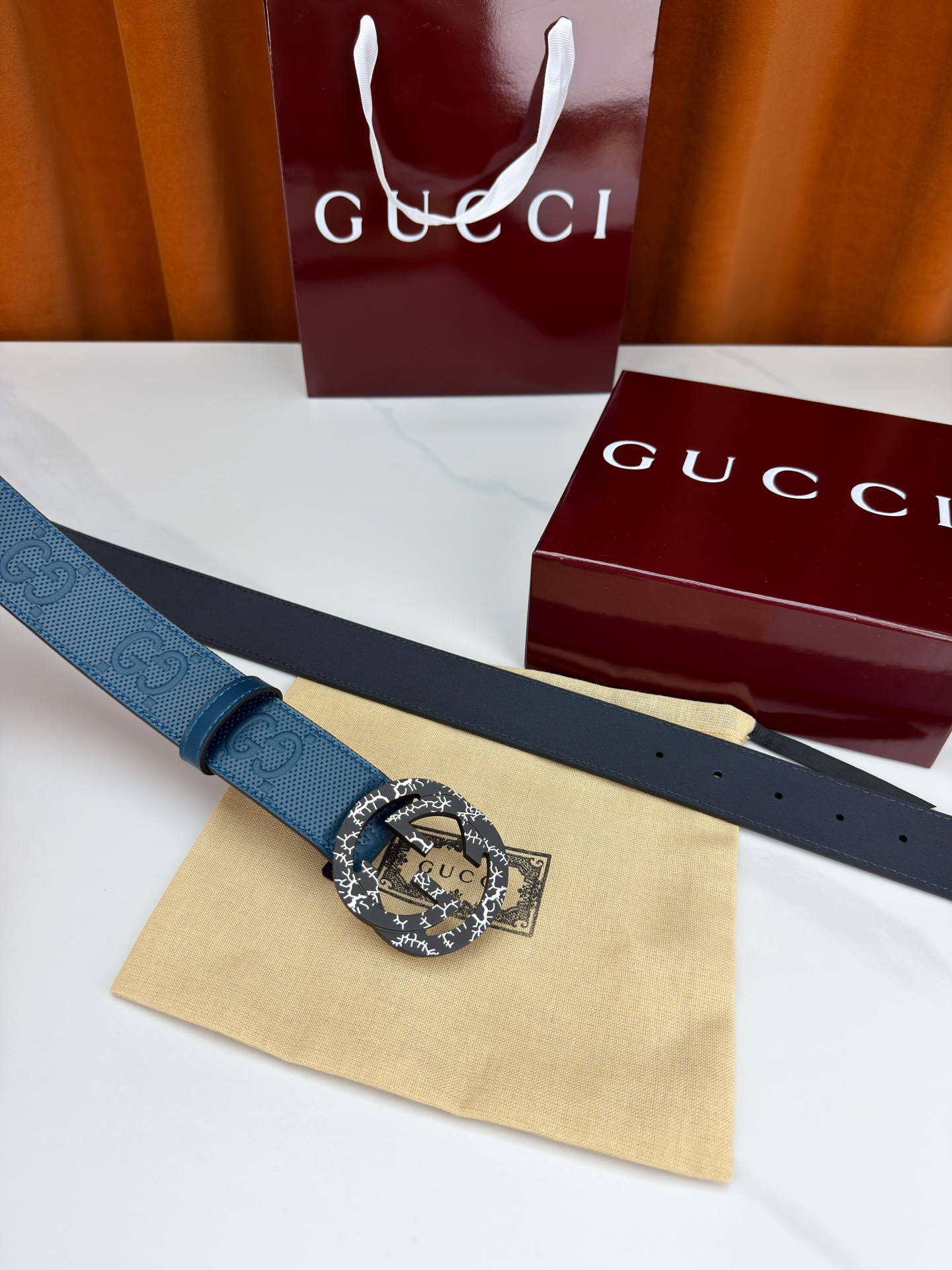 Gucci 3.8cm双面腰带 甄选打孔牛皮革 一面满压经典双G标识 一面光面简约 标志性互扣双G金属扣 裂纹纹理点缀 质感独特-Chinese wholesaler seller Clothes Bags handbags wholesale Shoes High Quatity wholesaler seller Cheap Sneakers from China Factory Chinese suppliers china wholesale clothing wholesaler seller Gucci 3.8cm双面腰带 甄选打孔牛皮革 一面满压经典双G标识 一面光面简约 标志性互扣双G金属扣 裂纹纹理点缀 质感独特