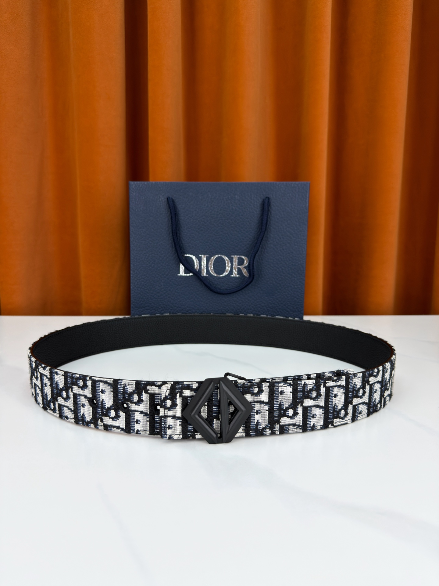 Dior 宽度4.0cm 甄选优质不锈钢五金件 搭配荔枝纹皮革内衬 双面可搭