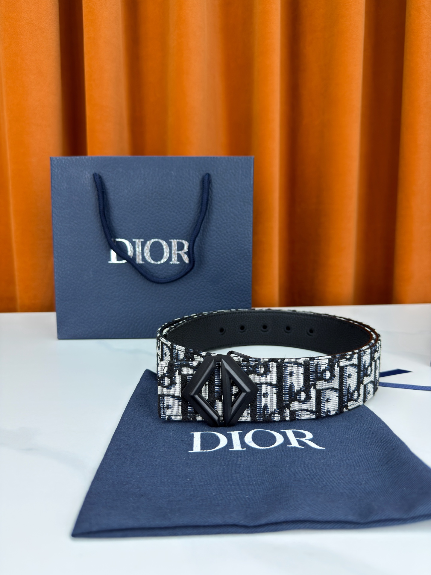 Dior 宽度4.0cm 甄选优质不锈钢五金件 搭配荔枝纹皮革内衬 双面可搭