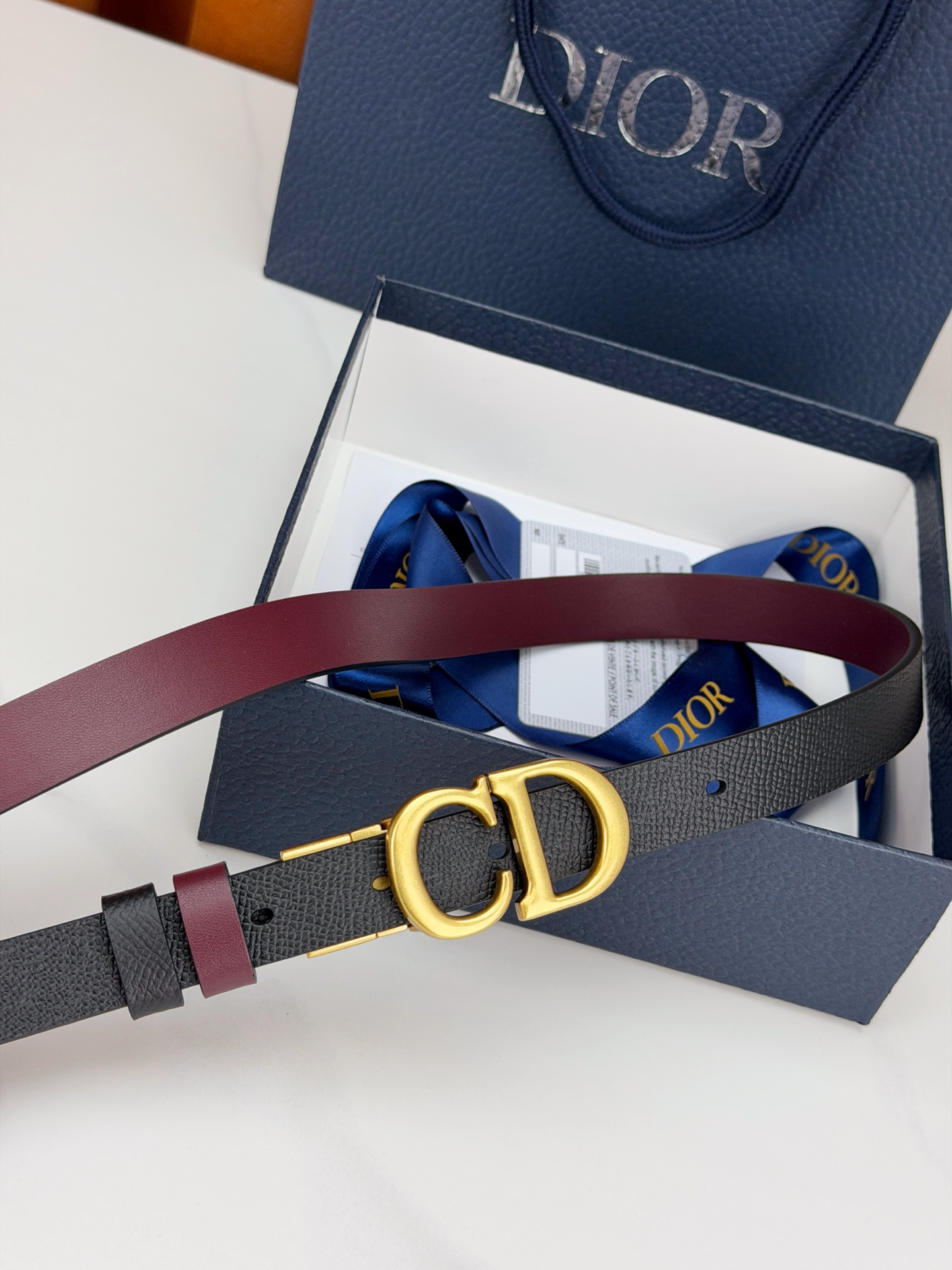 DIOR 2.0cm黄金宽度皮带，CD字母金属扣是辨识度拉满的经典符号。甄选柔润牛皮，双面双色一扣两穿，
