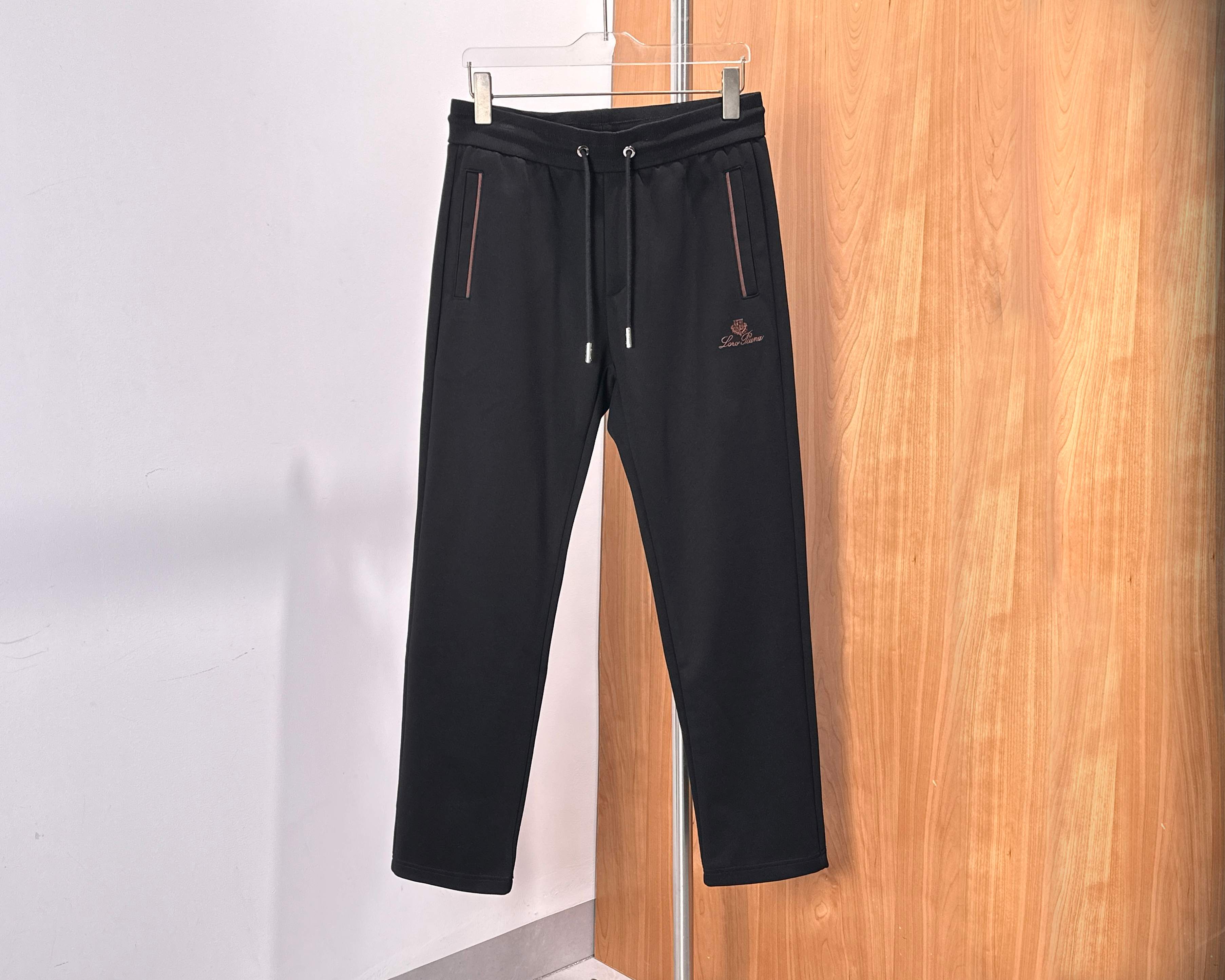 NO:565959,/Set of matching pants details.,,alexander wang19860909/套 配套裤子细节.,,alexander wang,Men's clothing