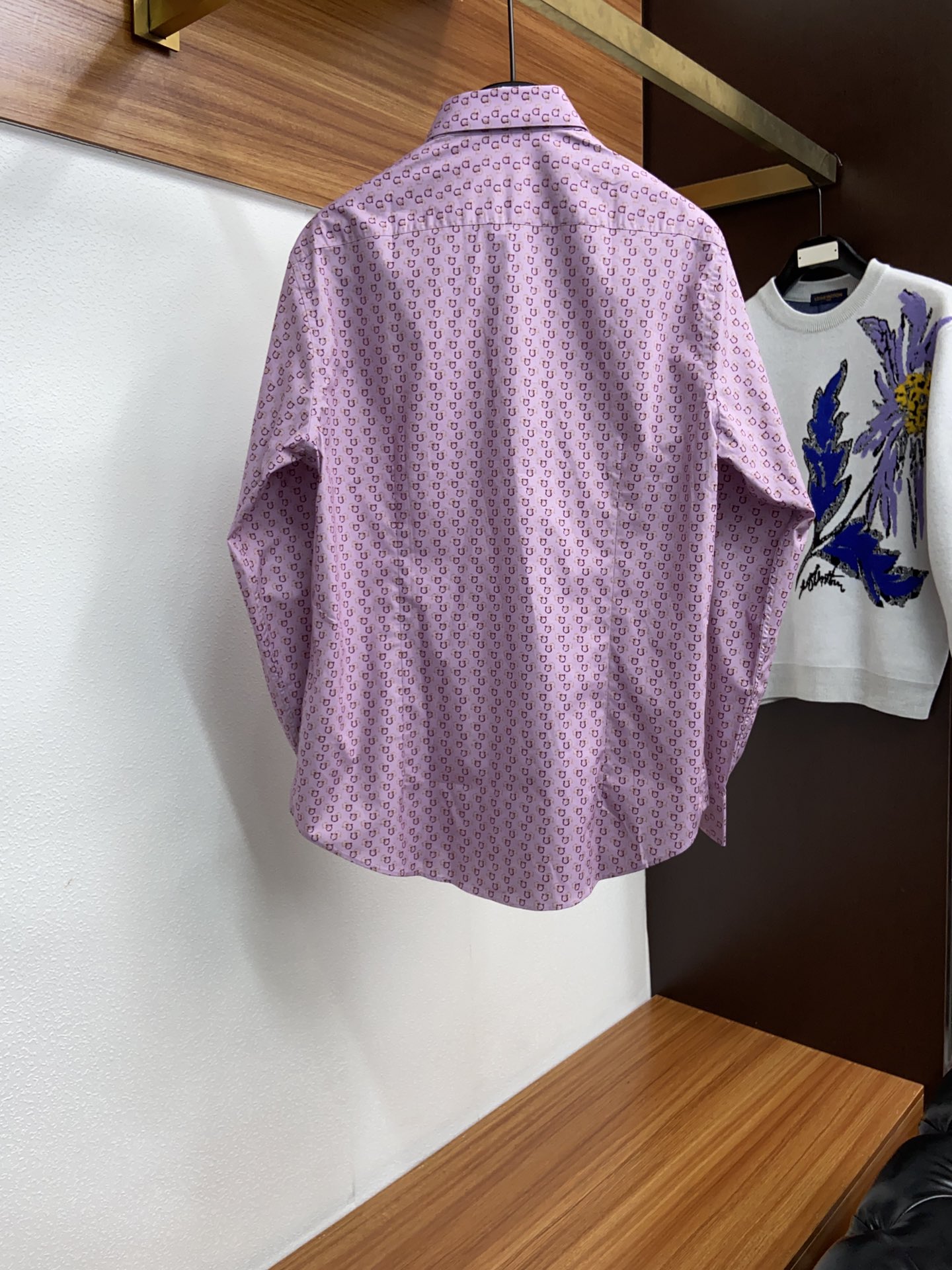 Ferragamo菲拉格慕新款男士衬衫！经典双印花休闲衬衫专柜同步发售无论外穿或内搭配外套开衫都是首先简