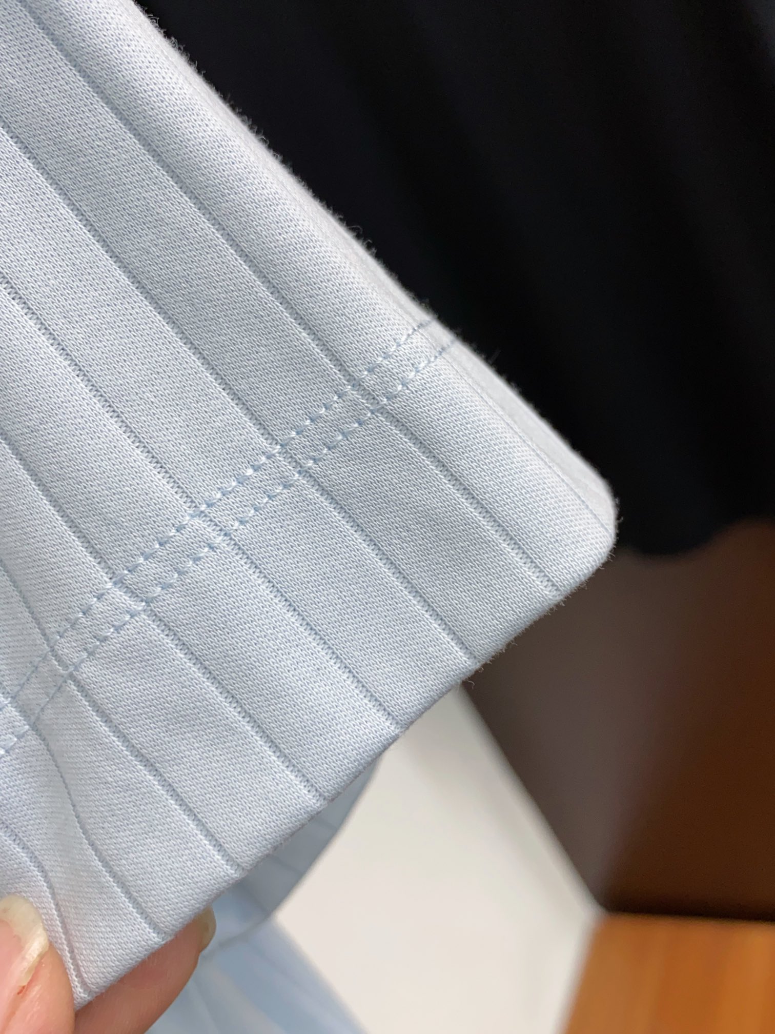 罗意威2025最新款翻领Polo衫采用液氨双面竖条提花爆款面料！独家定织面料！面料棉感十足上身超级舒服！