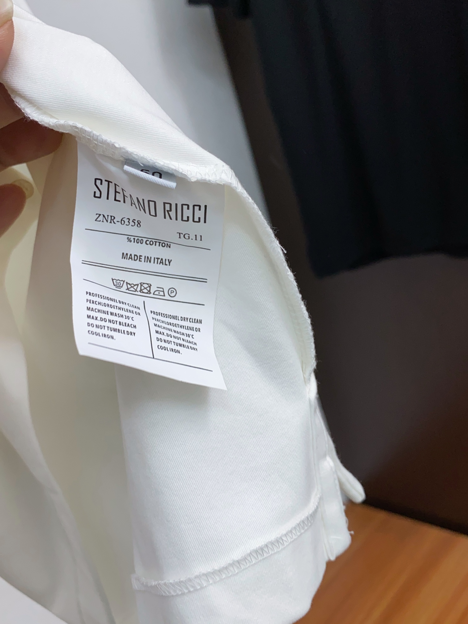 史蒂芬24SSS精选新疆长绒棉纱线环保染色定型面料上身柔软舒适领子螺纹同步染色制造立体印花细节拉满三标齐