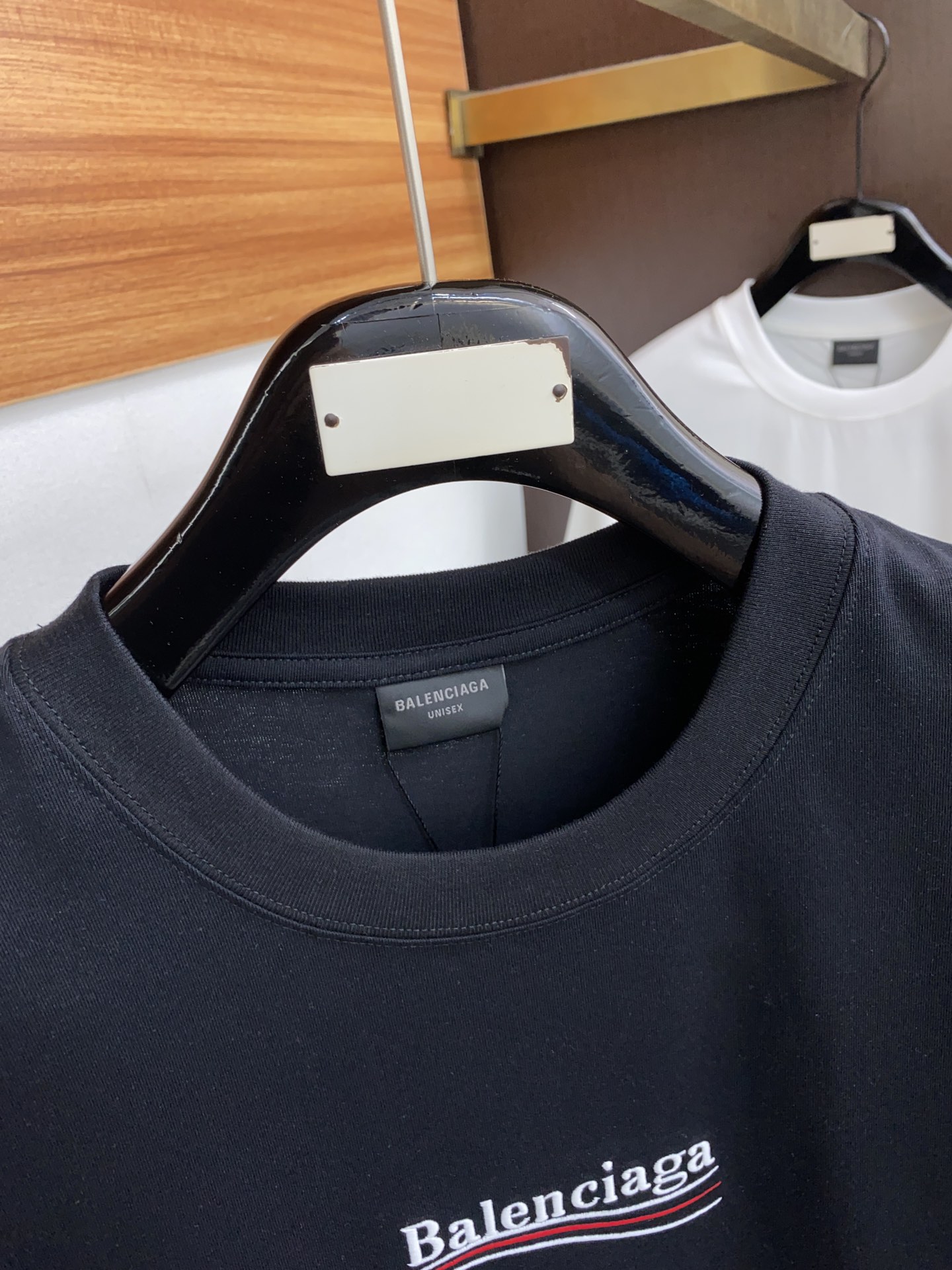 巴黎世家2024ss新款短袖T恤宽松版型S-xL下方文字描述有尺码表这款短袖T以今年专柜品牌logo设计
