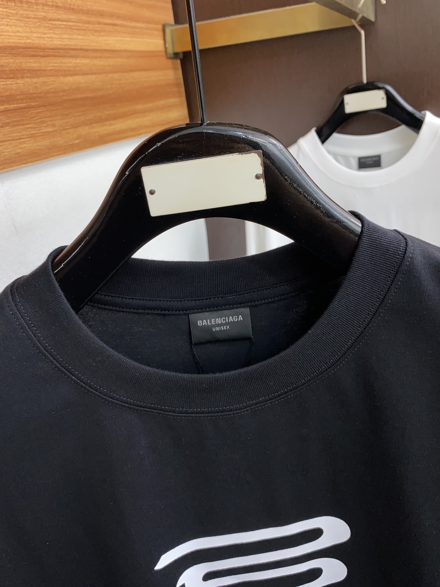 巴黎世家2024ss新款短袖T恤微阔版型S-XXL下方文字描述有尺码表这款短袖T以今年专柜品牌logo设