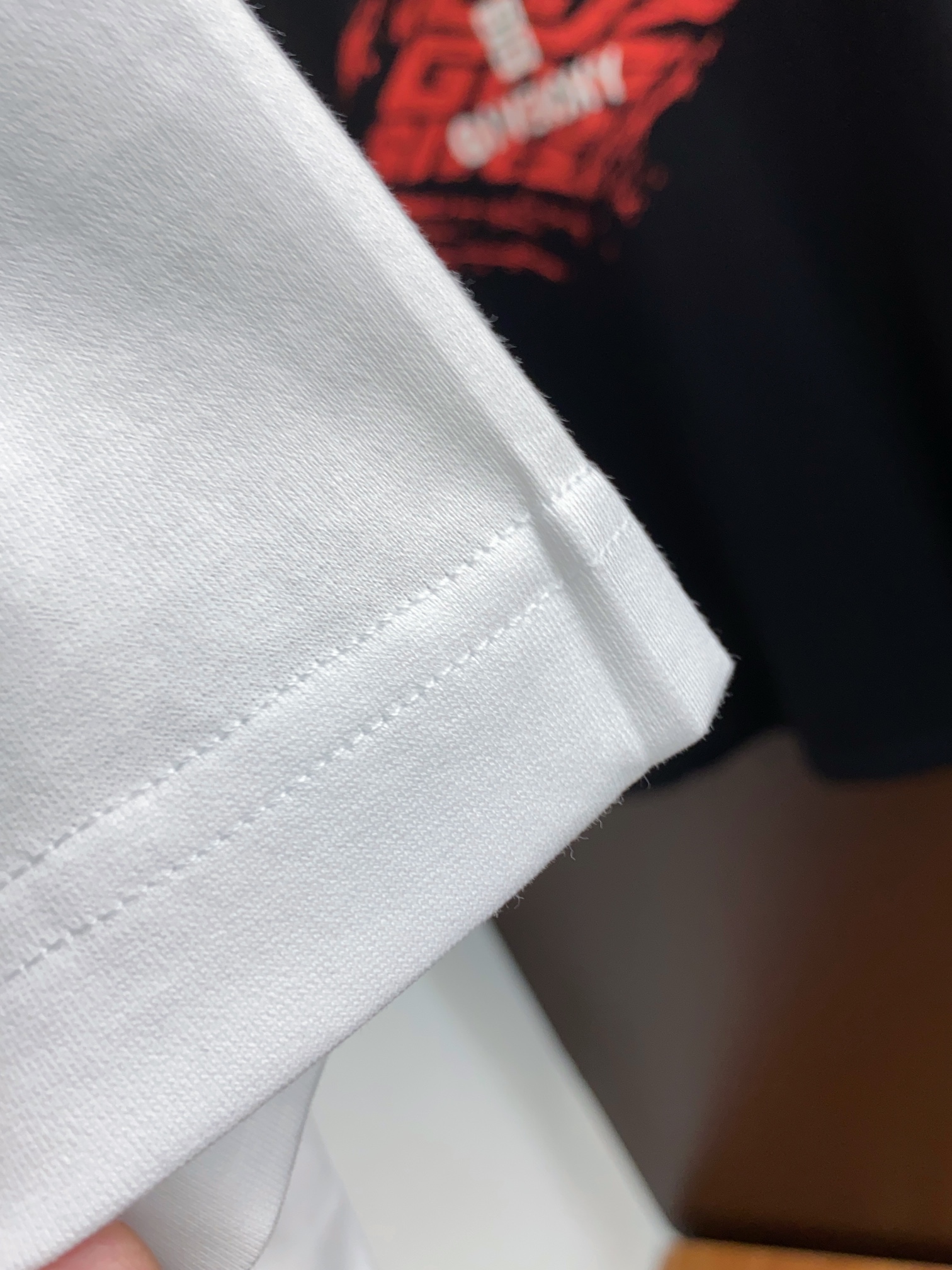 纪梵希24ss新款短袖T恤高端定制面料精选高支高密双股丝光棉手感舒适柔软经典百搭黑白码数48-56.