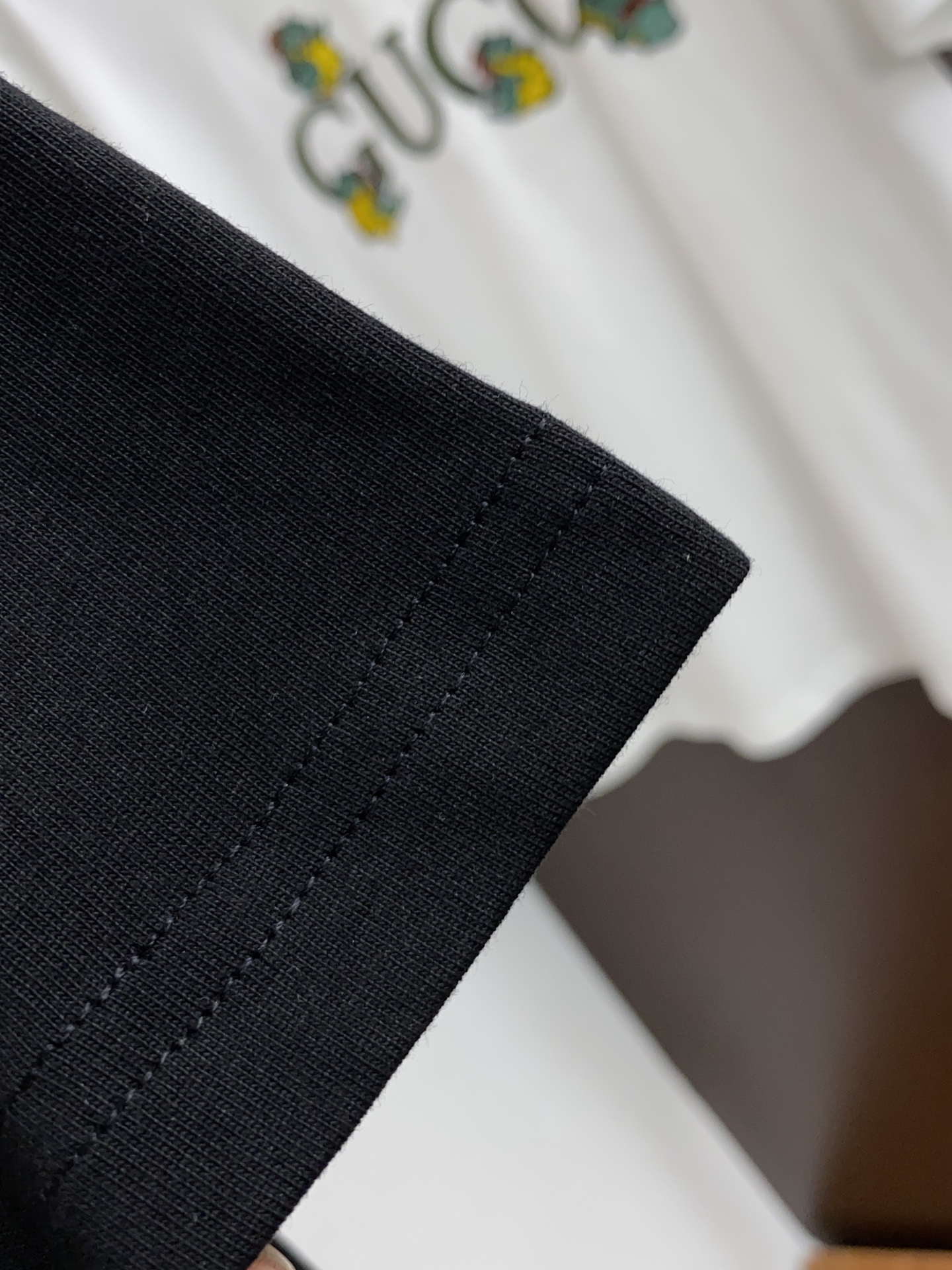 古奇修身版型M-3xL24春夏早春新款短袖T恤顶级制作工艺进口纯棉面料手感细腻每个字母饱满立体清晰,一眼
