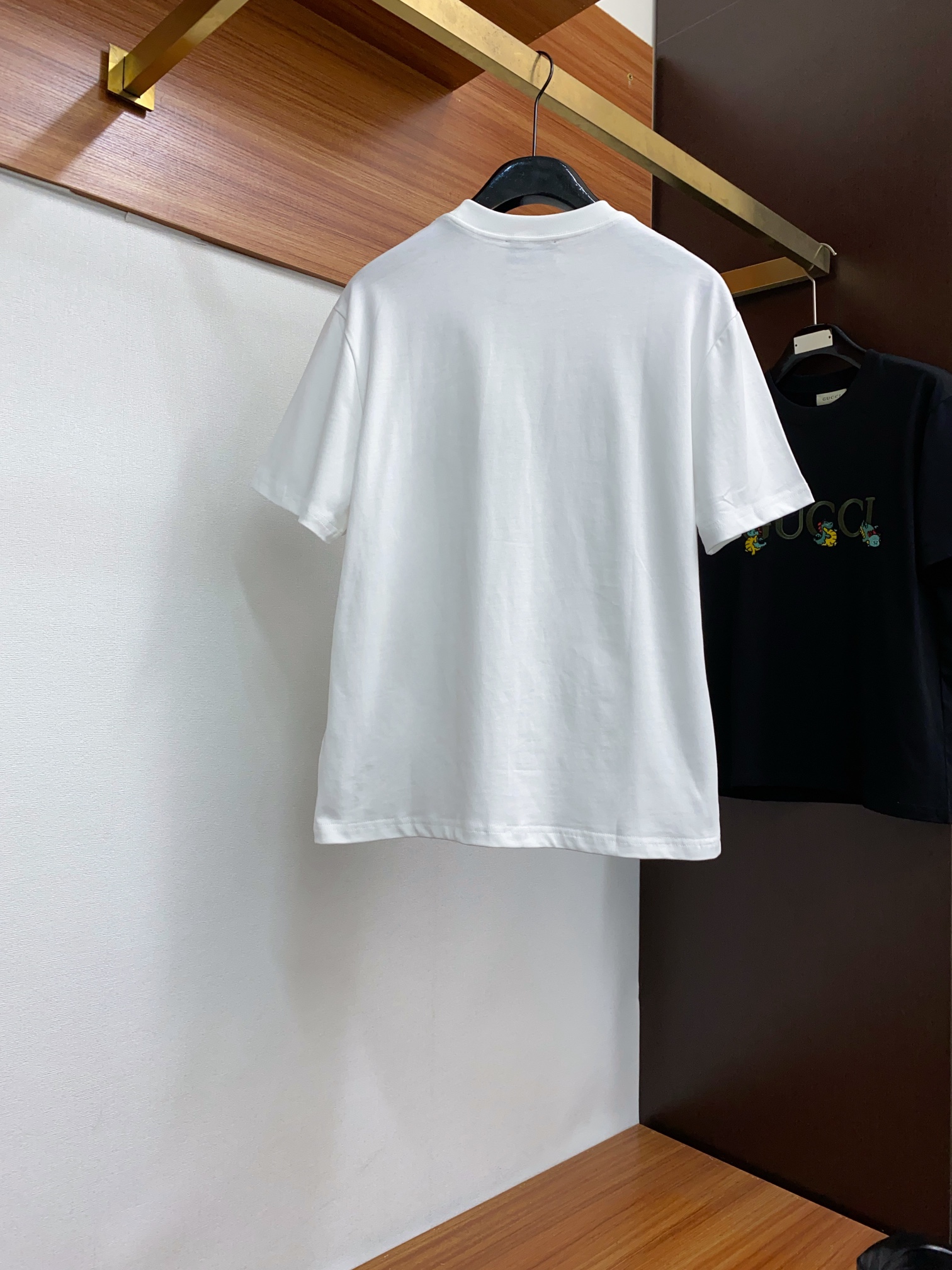 古奇修身版型M-3xL24春夏早春新款短袖T恤顶级制作工艺进口纯棉面料手感细腻每个字母饱满立体清晰,一眼