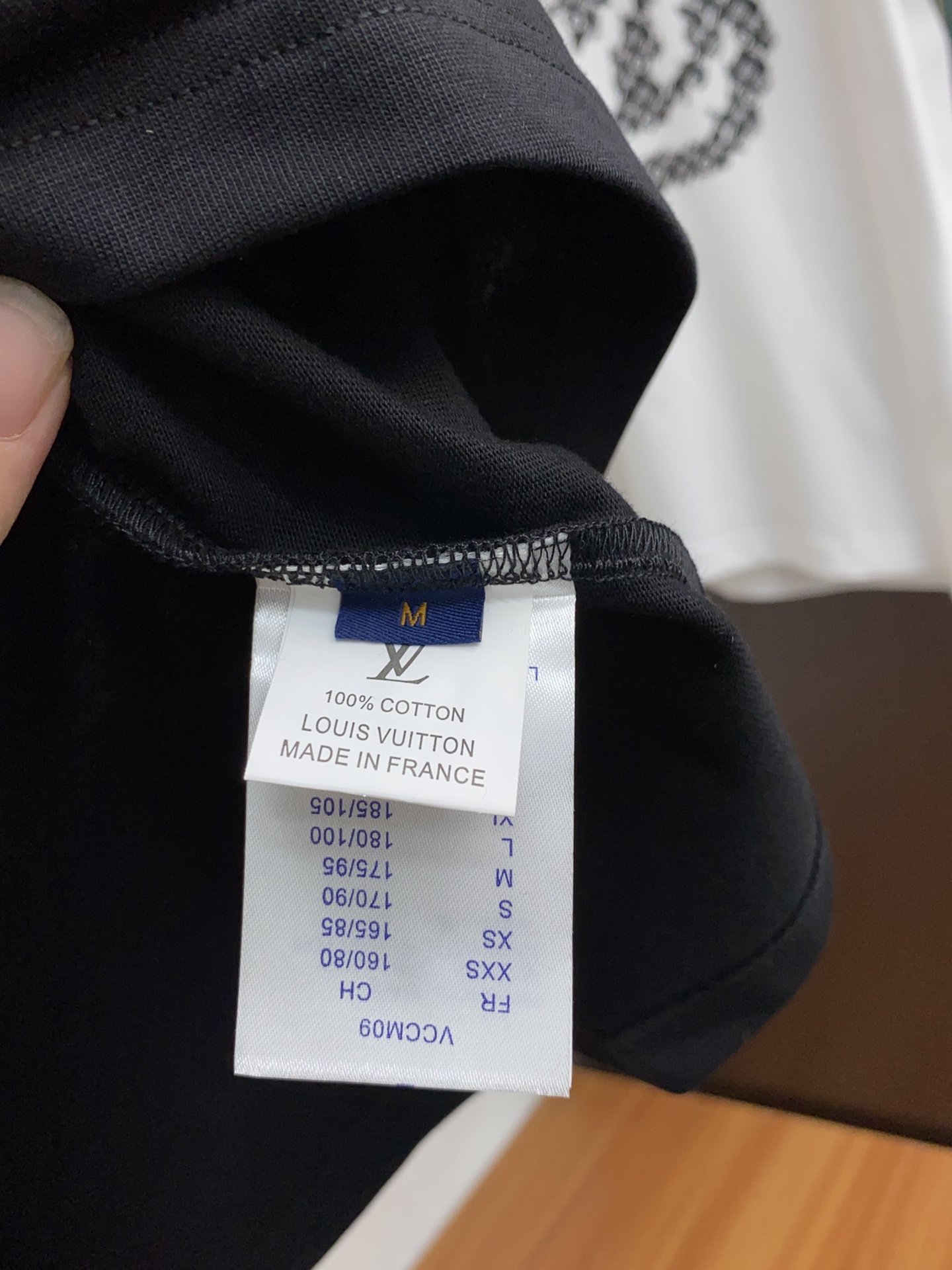 v路易威登24ss新款印花logo圆领短袖T恤新季元素彰显演绎品牌辨识度定制高支丝光棉面料上身舒适透气面