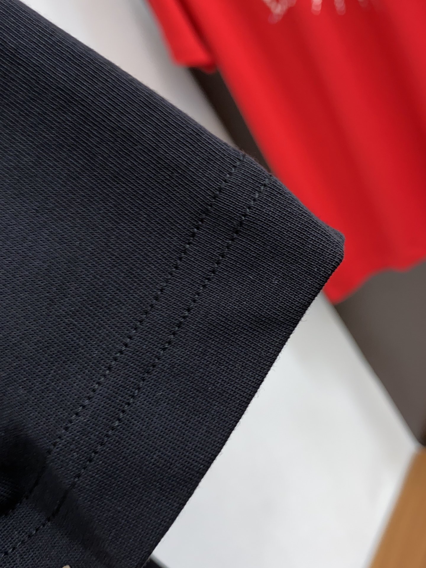 v路易威登S-xL宽松版型24春夏新款圆领宽松烫钻休闲短袖定制高端高克重丝光棉面料黑色红色