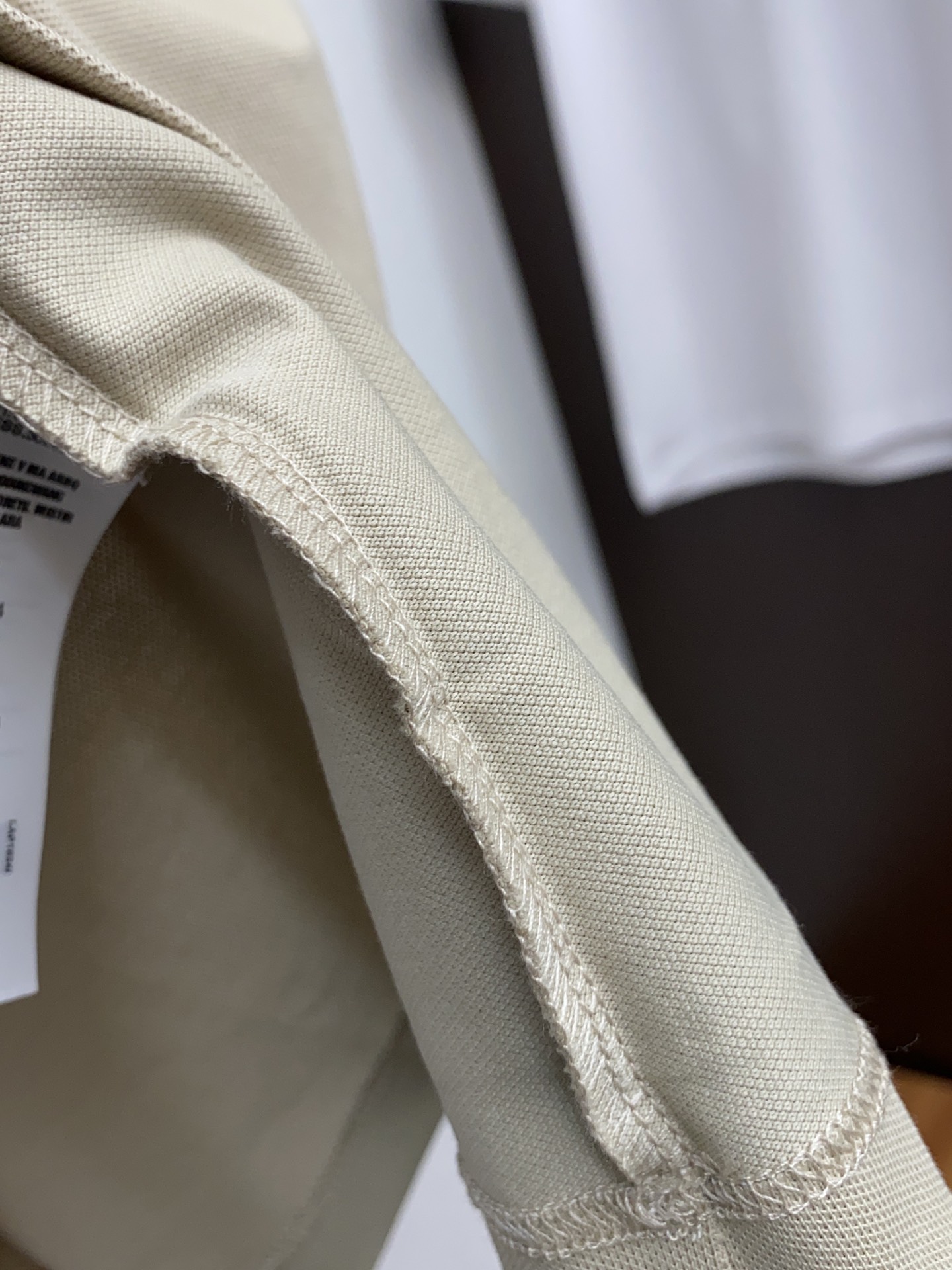 杰尼亚2024ssHK专柜同款同步上新短袖翻领Polo采用订制丝光珠地棉面料刺绣logo构成标志彰显品牌
