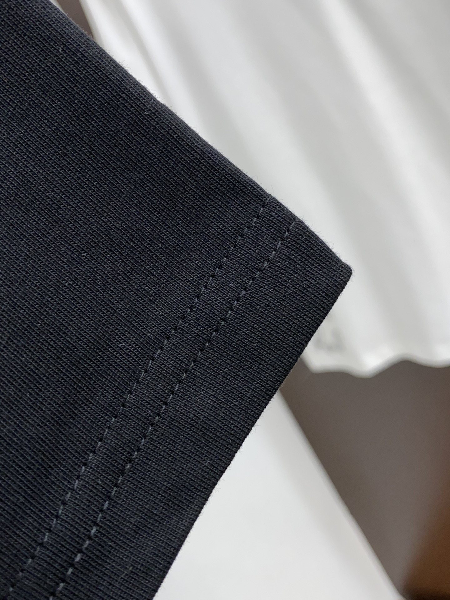 芬迪合身版型M-3xL24春夏早春新款短袖T恤顶级制作工艺进口纯棉面料手感细腻每个字母饱满立体清晰,一眼