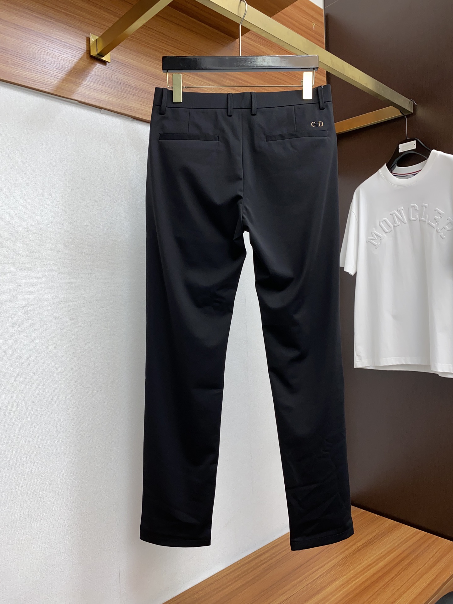 迪奥2024SS早春新品原单男士西装休闲裤每季必出的类型无需质疑的热卖王牌单品符合四季最佳的搭配色号整体