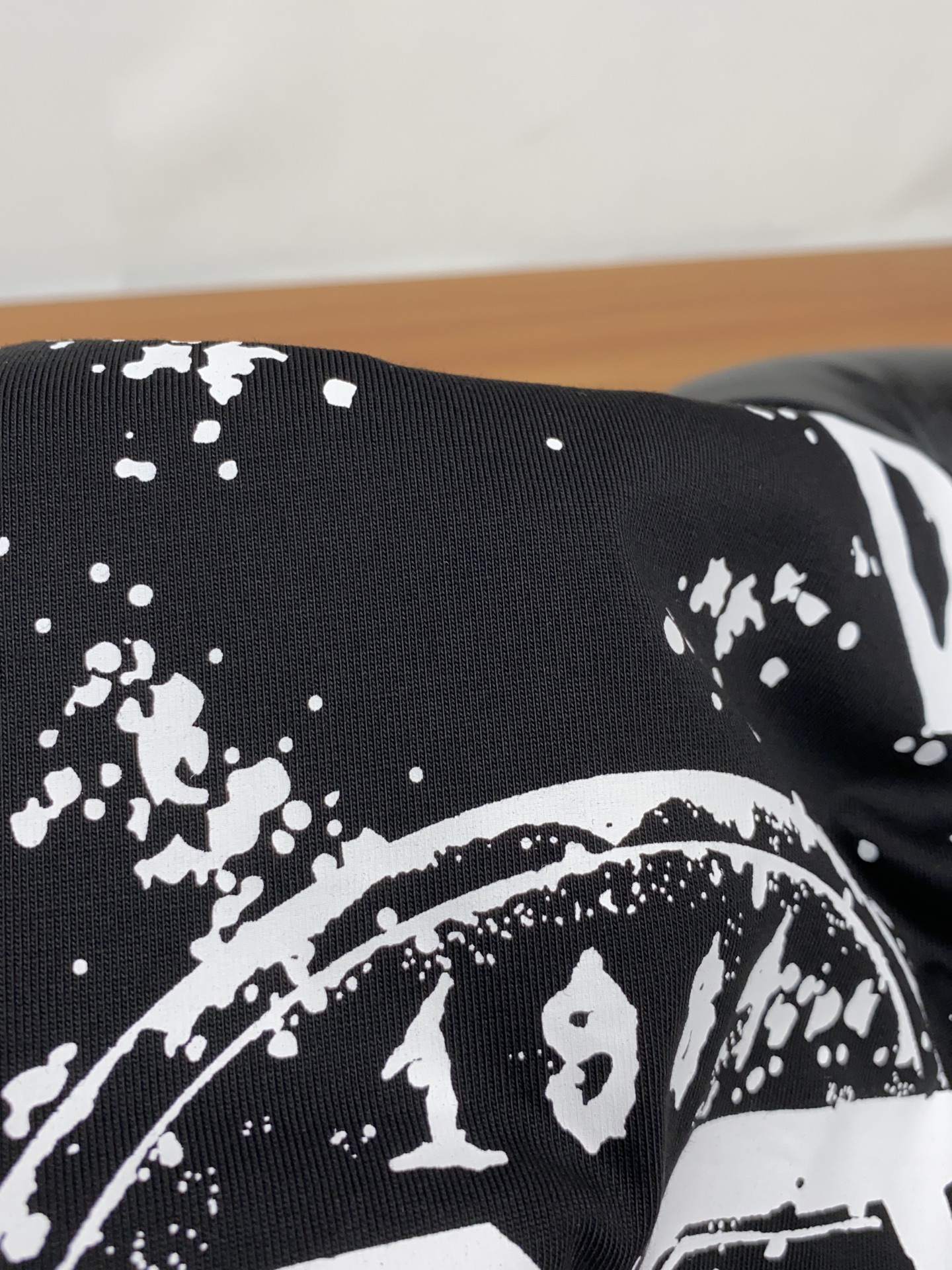 DG合身版型M-3xL24春夏早春新款短袖T恤顶级制作工艺进口纯棉面料手感细腻每个字母饱满立体清晰,一眼