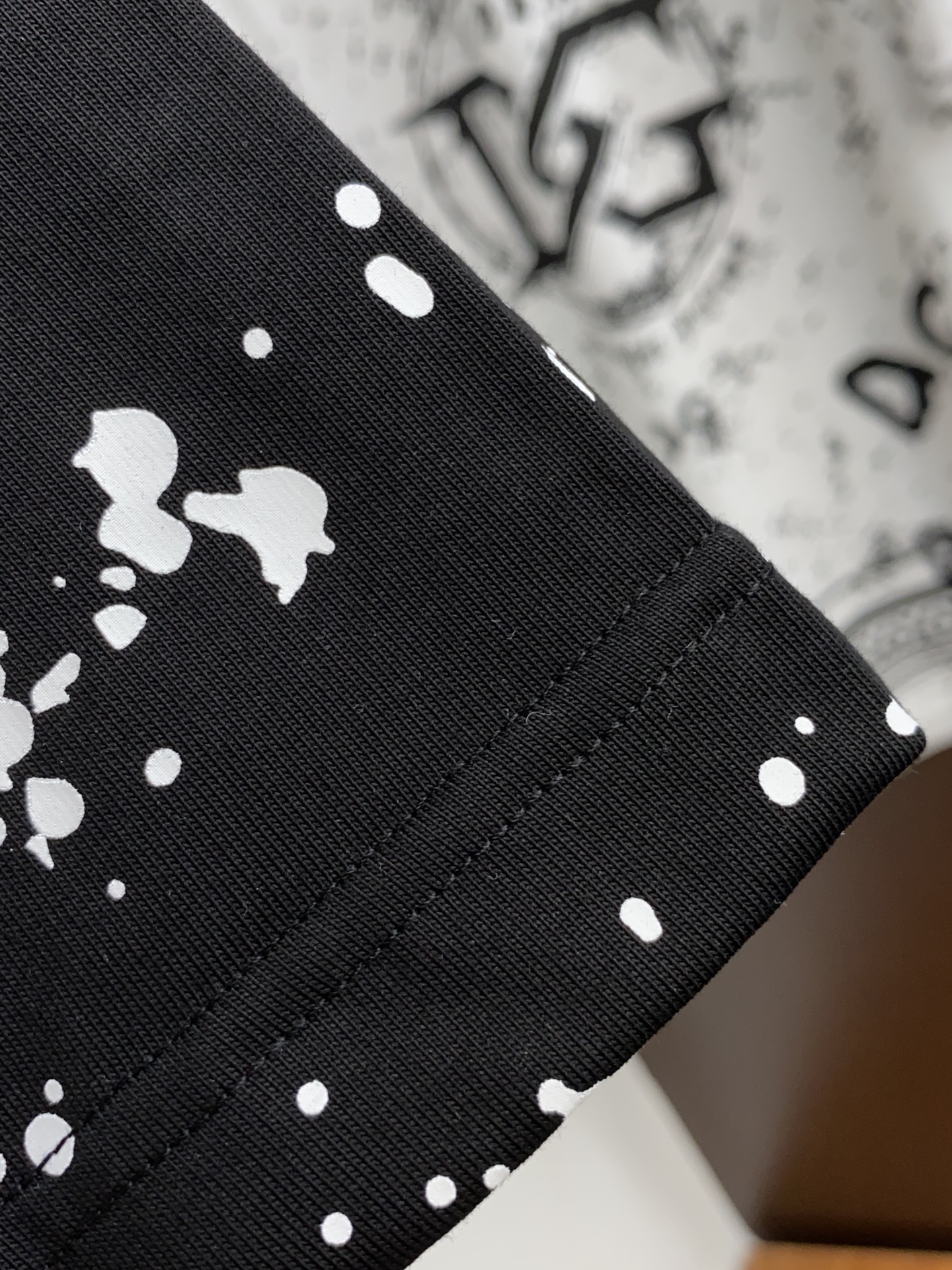 DG合身版型M-3xL24春夏早春新款短袖T恤顶级制作工艺进口纯棉面料手感细腻每个字母饱满立体清晰,一眼