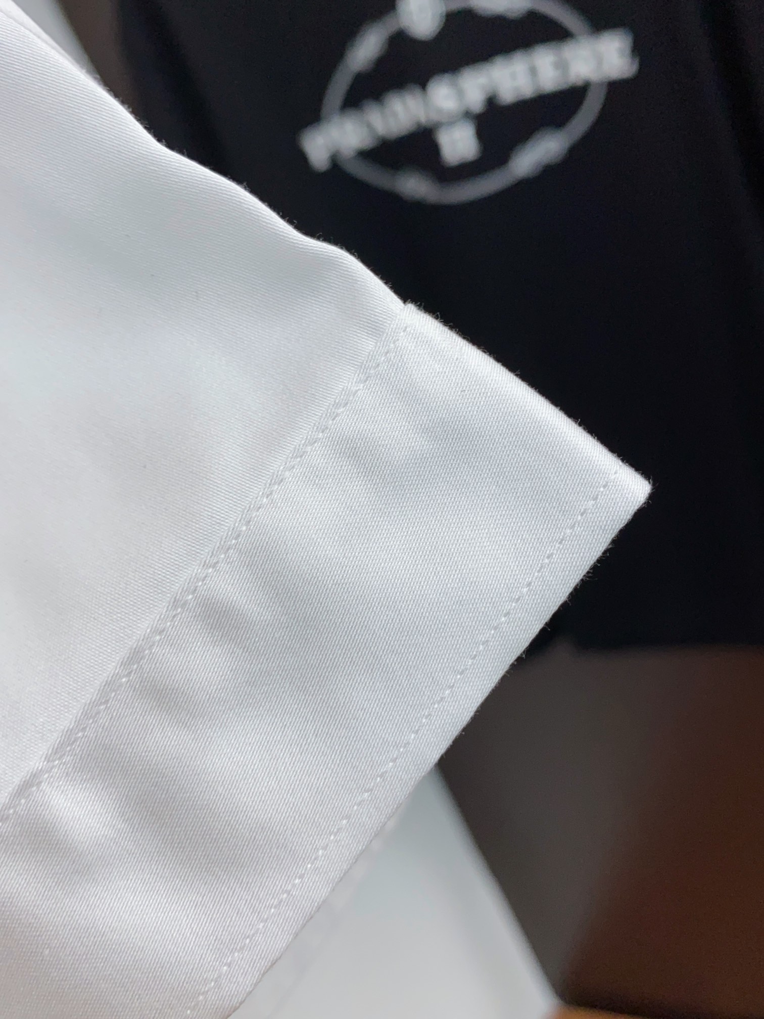 v路易威登2024春夏新款商务时尚短袖衬衣春夏推出的最新款重磅单品也是大多男士们最中意与期待的衬衣款式元