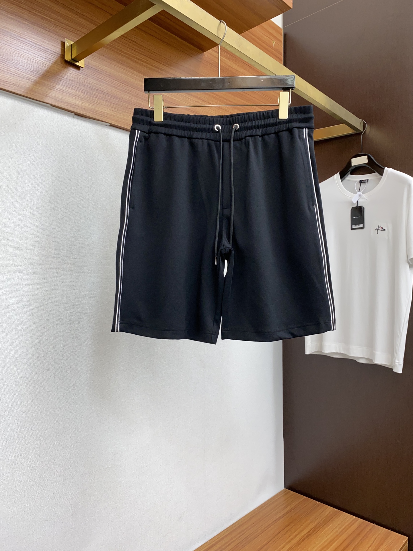 Moncler 爆款来袭新款新品 纯棉松紧带休闲短裤 黑色 灰色 尺码：S-XXL