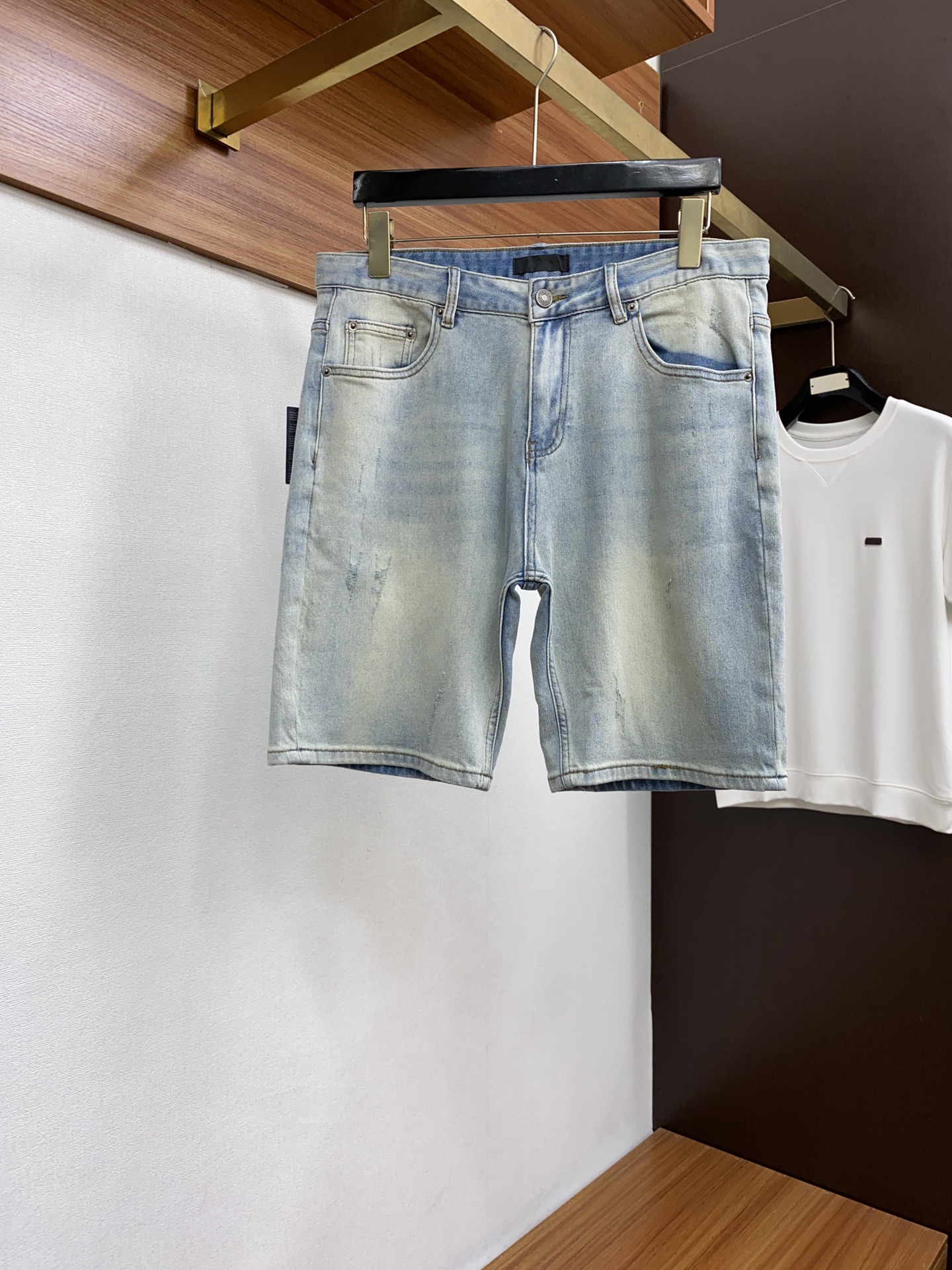 Prada 2024 SS Men’s Washed Jeans: Original, Stylish, Crafted with Japanese Fabric. - 图片 1