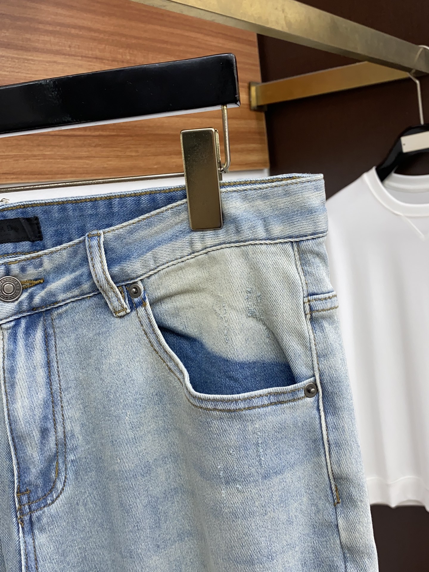 Prada 2024 SS Men’s Washed Jeans: Original, Stylish, Crafted with Japanese Fabric. - 图片 3