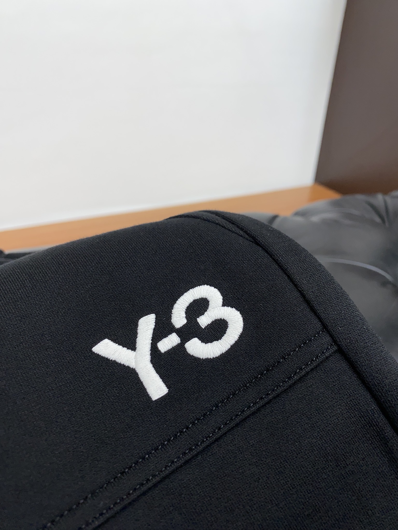 Y-3专柜新品同步上市原单订制高品质时尚休闲裤超级百搭款独家定制面料手感细腻柔软贴身舒适上身超有型！原版