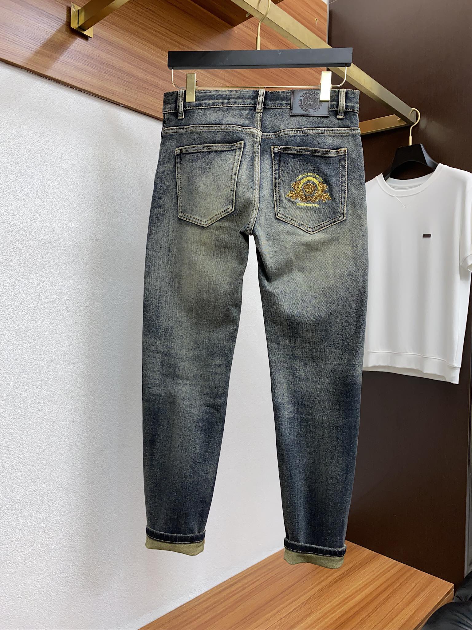  范思哲 24男士牛仔裤原厂原布原洗水！进口原版水洗弹力面料，复杂的手工艺叠加，任何一个洗水环节多停留几