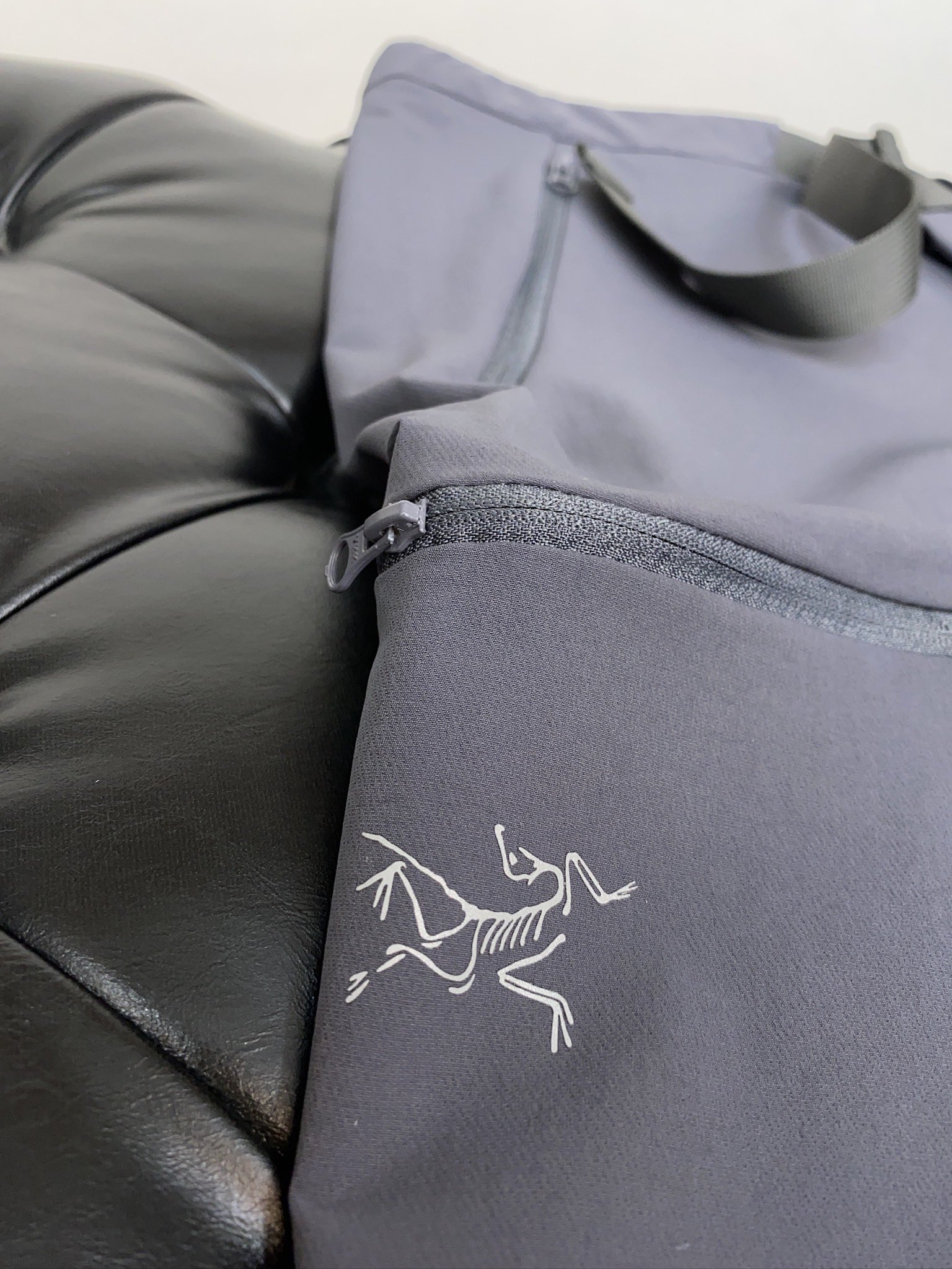  ARC‘TERYX —始祖鸟户外防风保暖透气冬季男士软壳裤！无缝设计 
高热度鸟家户外机能风3D立体修