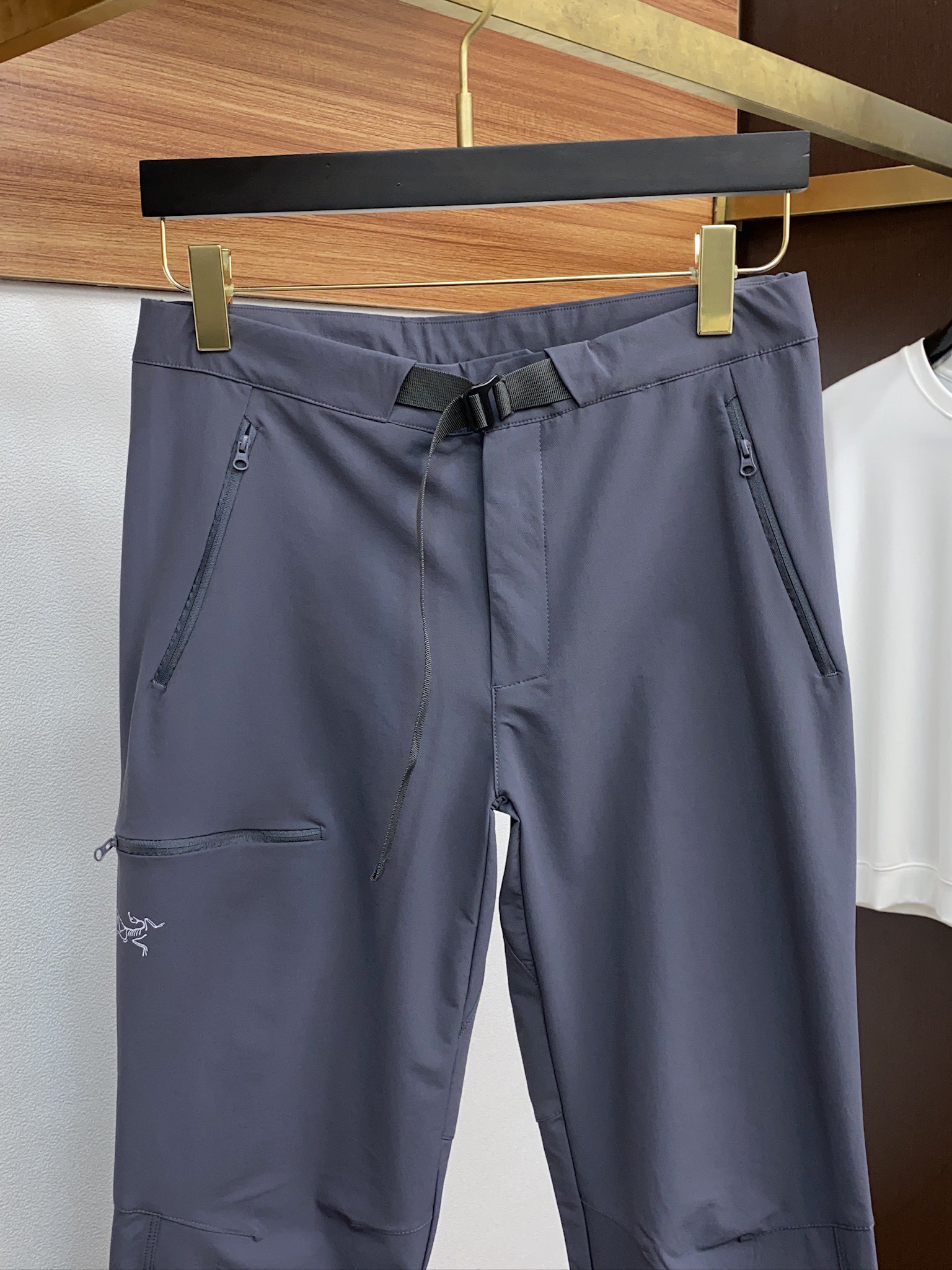  ARC‘TERYX —始祖鸟户外防风保暖透气冬季男士软壳裤！无缝设计 
高热度鸟家户外机能风3D立体修