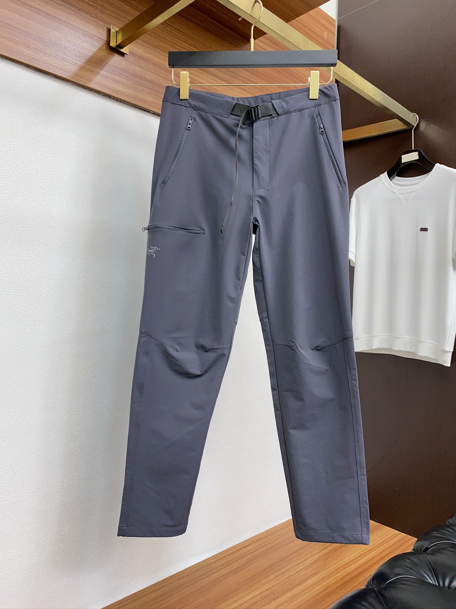  ARC‘TERYX —始祖鸟户外防风保暖透气冬季男士软壳裤！无缝设计 
高热度鸟家户外机能风3D立体修