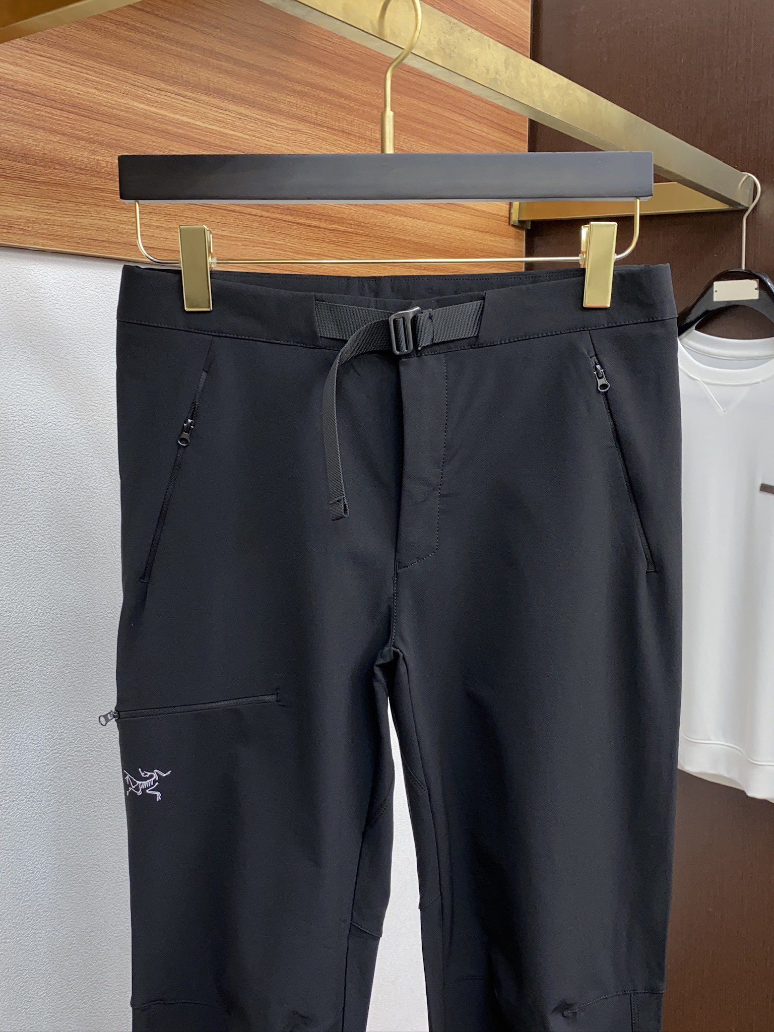 ARC‘TERYX —始祖鸟户外防风保暖透气冬季男士软壳裤！无缝设计 高热度鸟家户外机能风3D立体修身裁